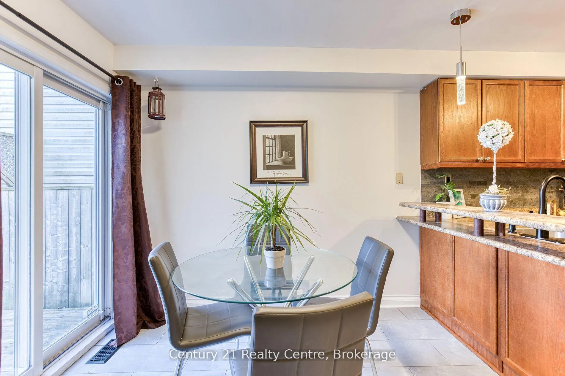 Photo 16 of 45 Hatch Street E, Whitby, Brooklin — HOMEH