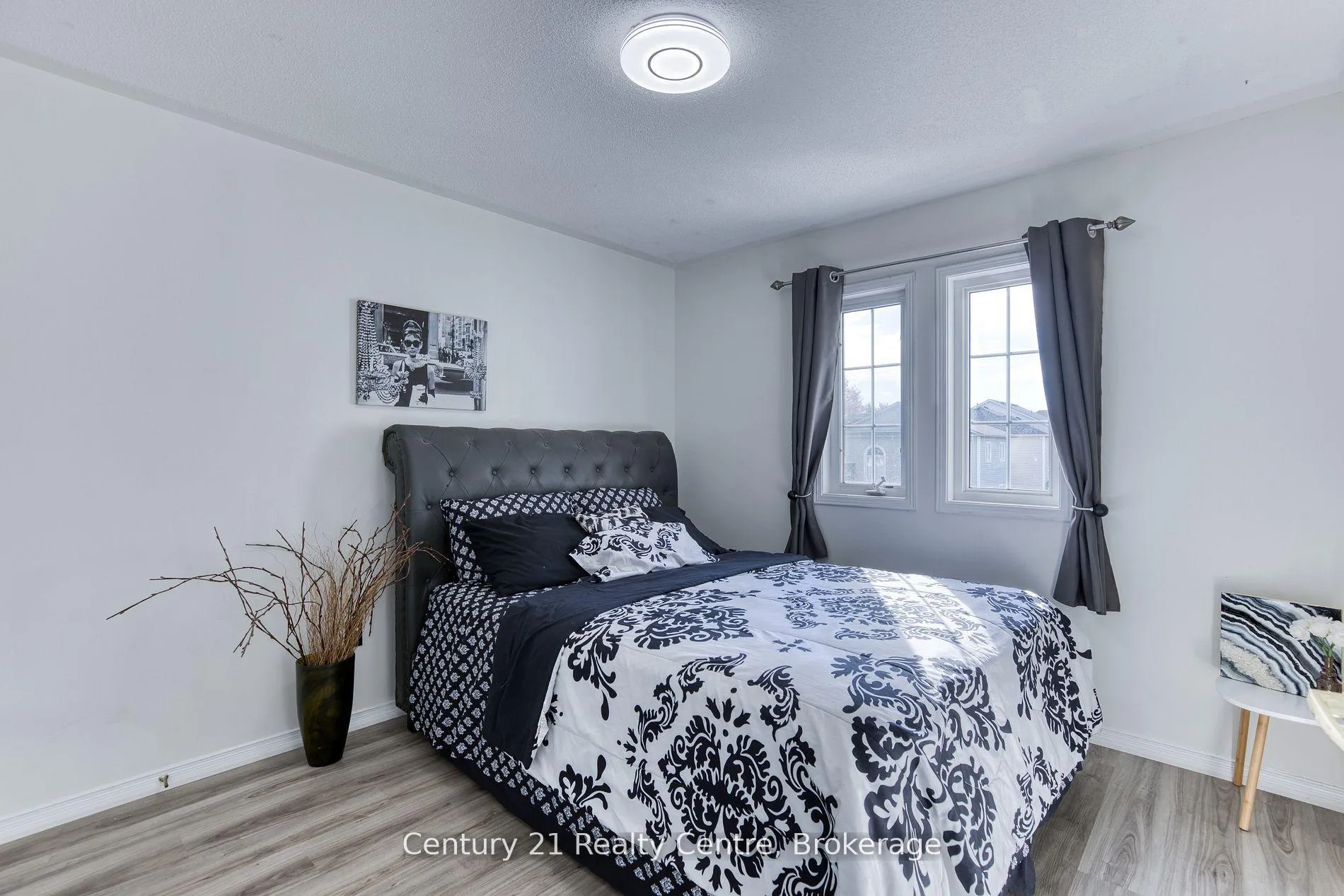 Photo 33 of 45 Hatch Street E, Whitby, Brooklin — HOMEH