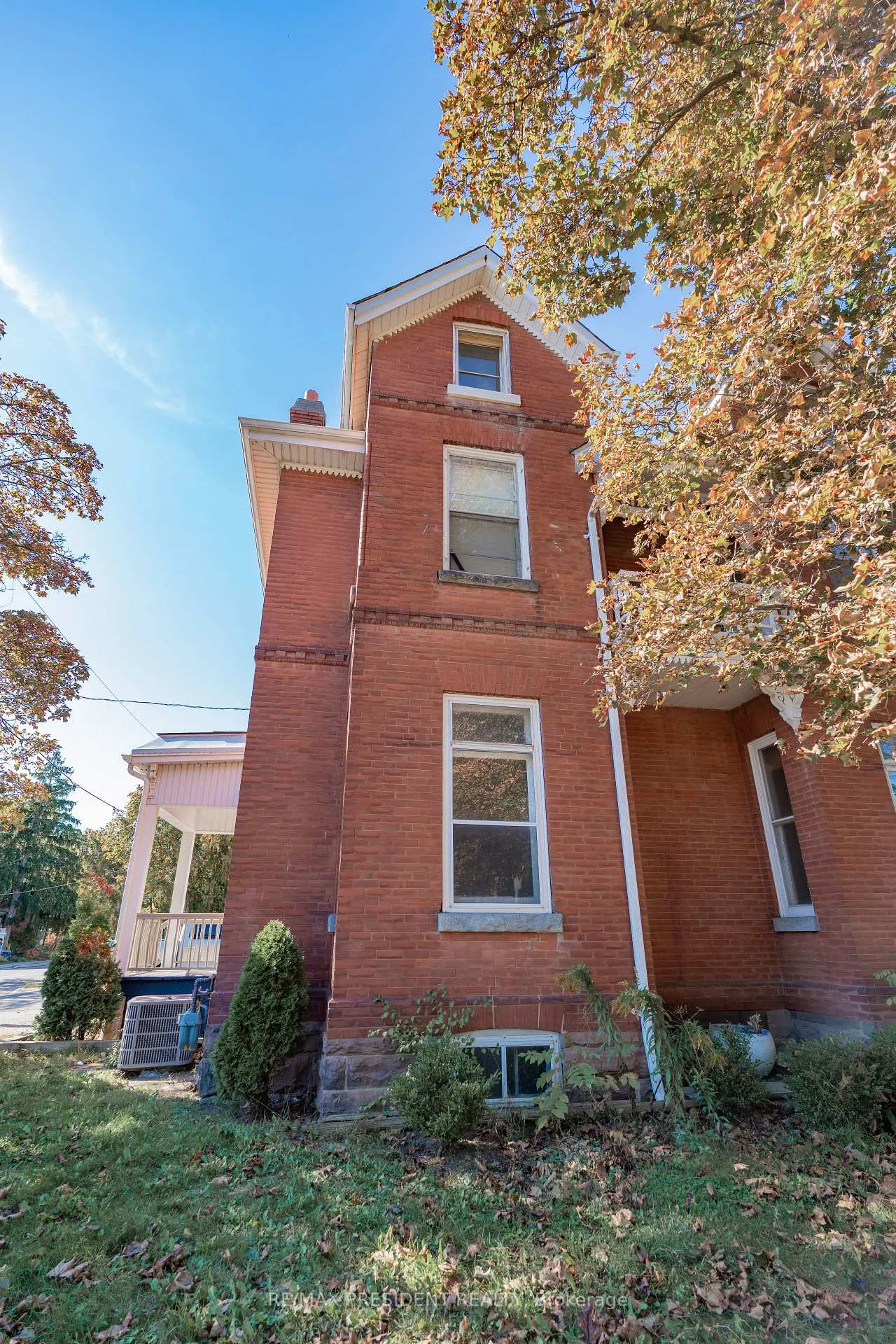Photo 43 of 2 David Street, Brampton, Downtown Brampton — HOMEH