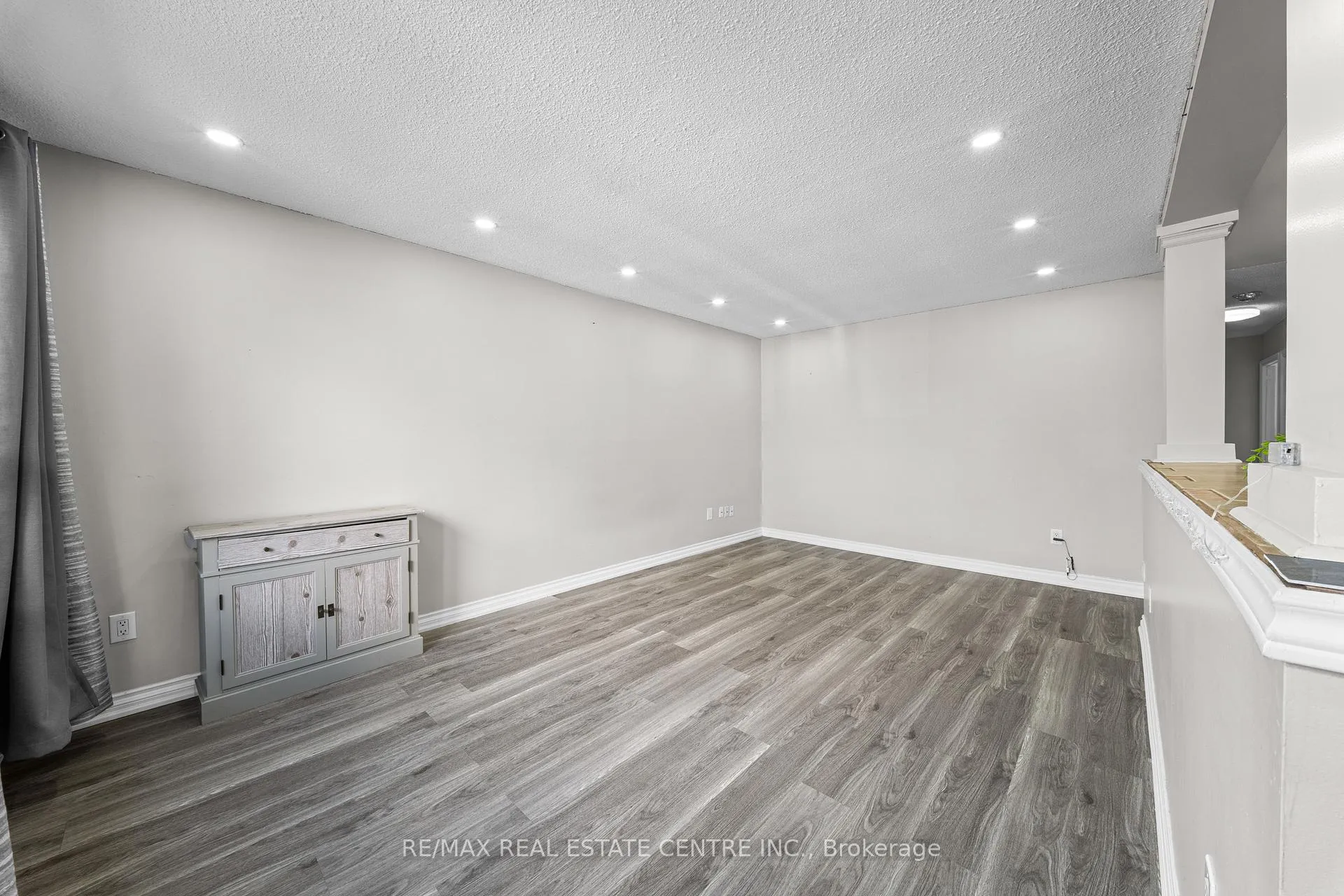 Photo 12 of 35 Folkestone Avenue, Hamilton, Lawfield — HOMEH