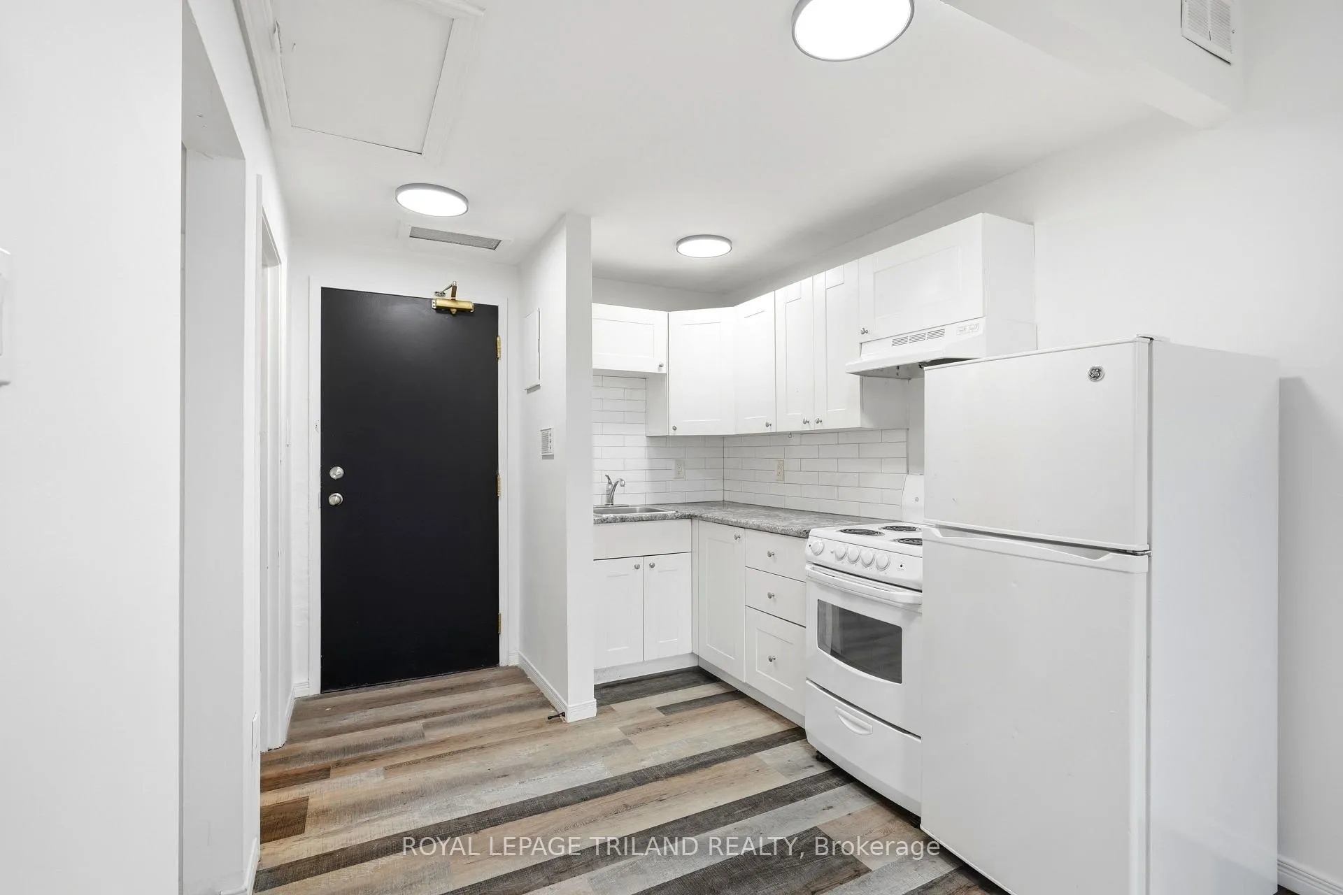 Front of Unit 302, 423 Richmond Street