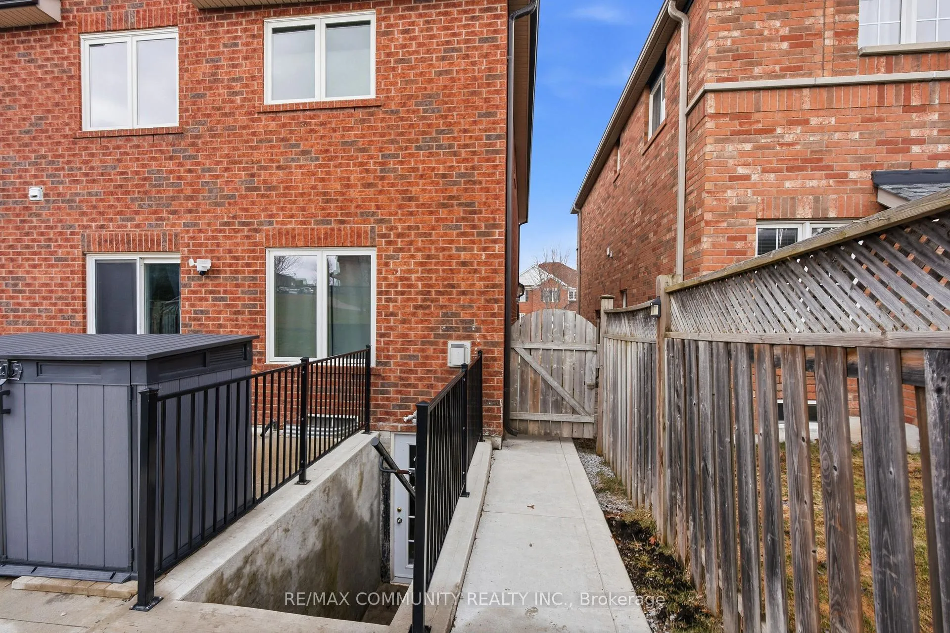 Photo 3 of Unit Lower, 39 Carter-Bennett Drive, Ajax, Northwest Ajax — HOMEH