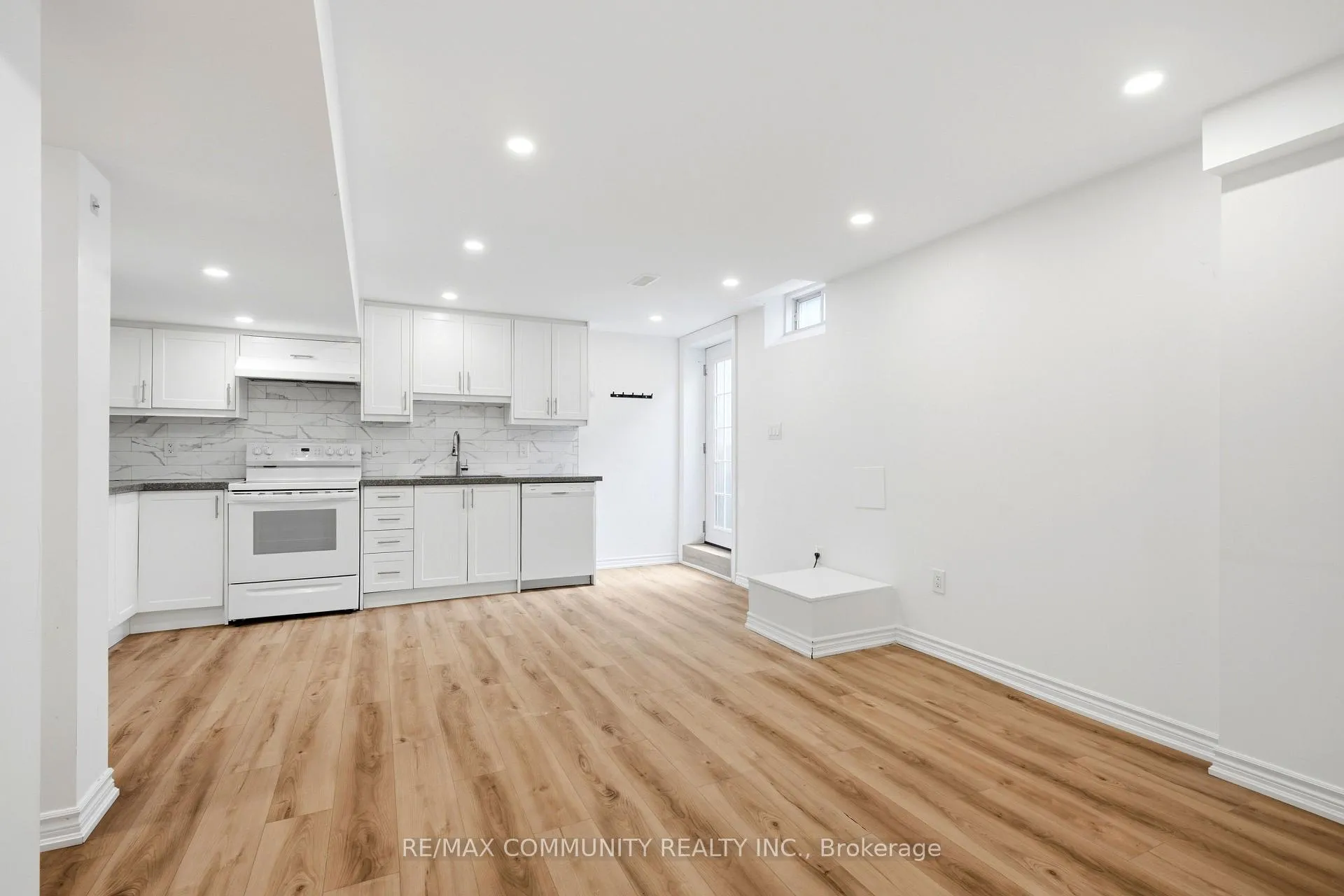 Photo 7 of Unit Lower, 39 Carter-Bennett Drive, Ajax, Northwest Ajax — HOMEH