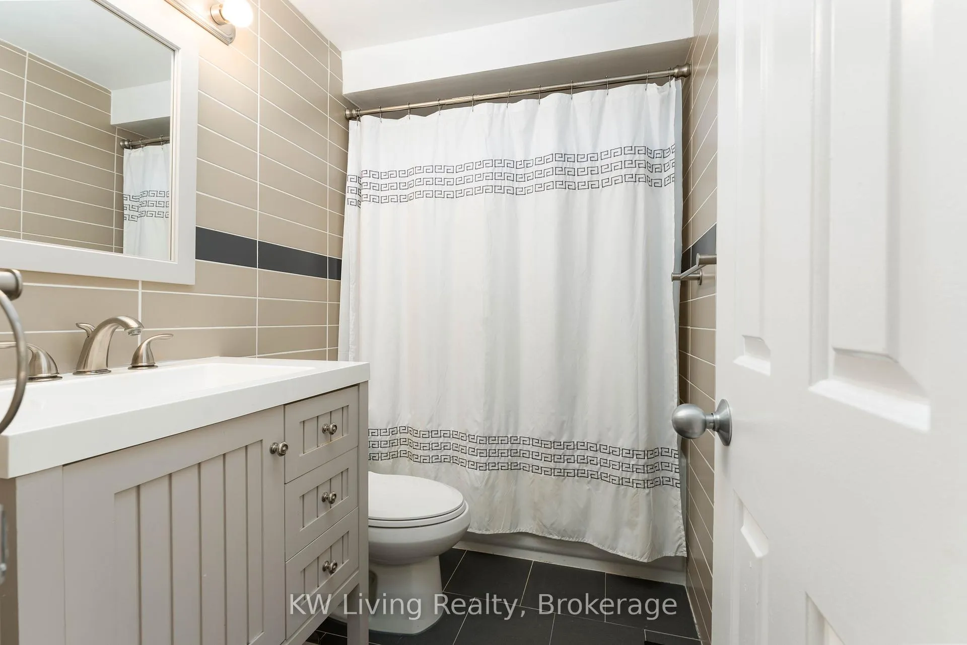 Photo 12 of 96 Confederation Way, Markham, Thornhill — HOMEH