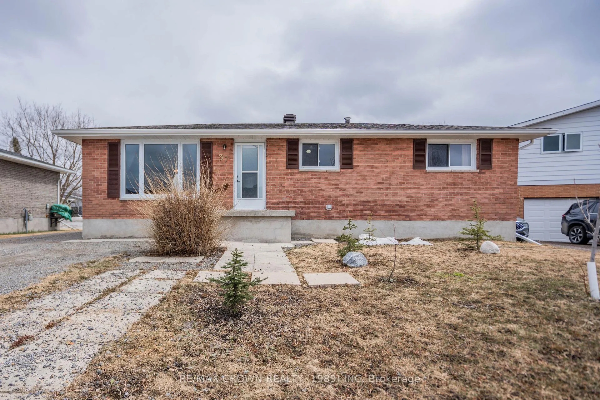 Photo 2 of 37 Hazel Street, Kapuskasing — HOMEH