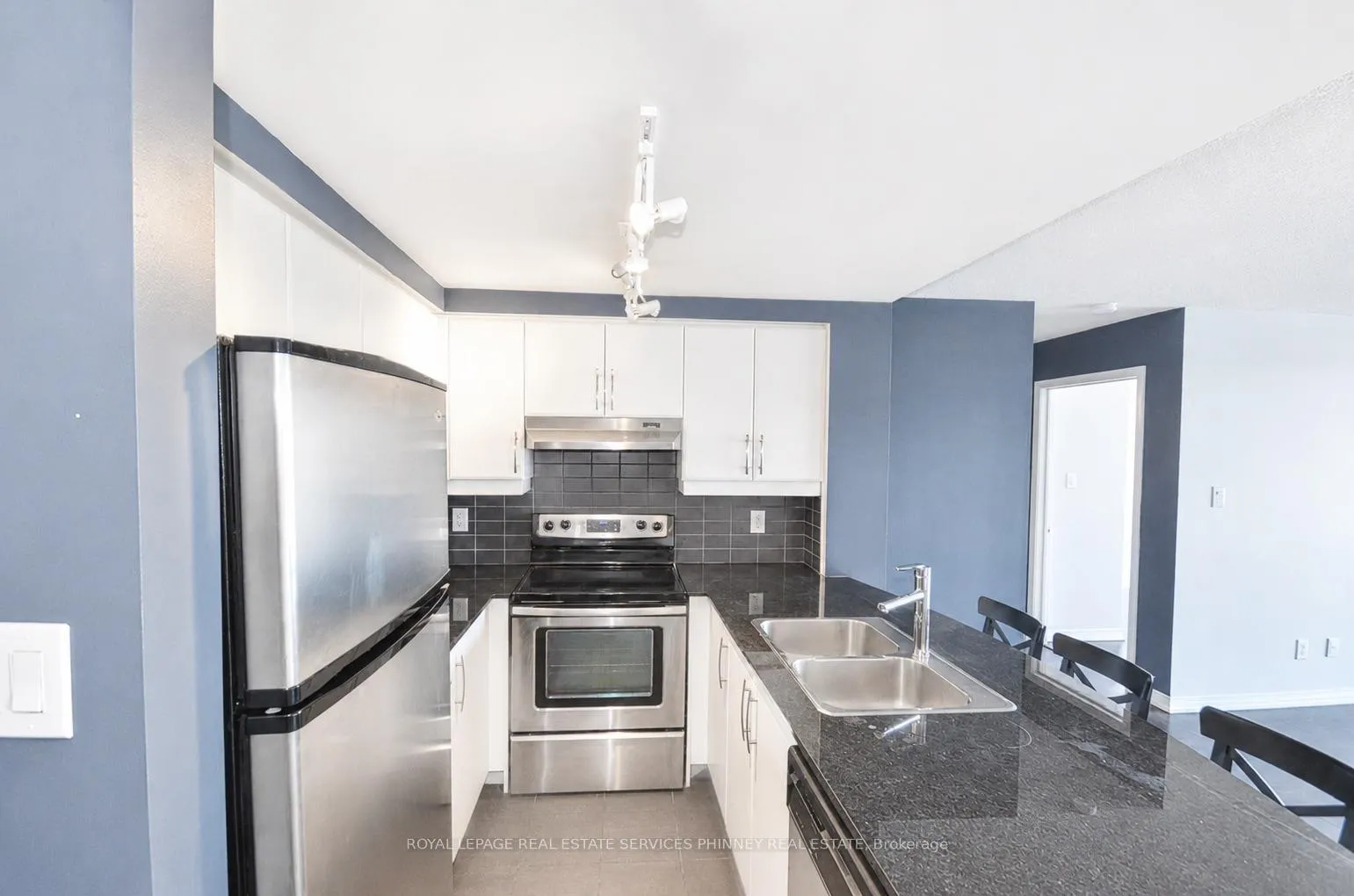 Photo 9 of Unit 2112, 9 George Street N, Brampton, Downtown Brampton — HOMEH