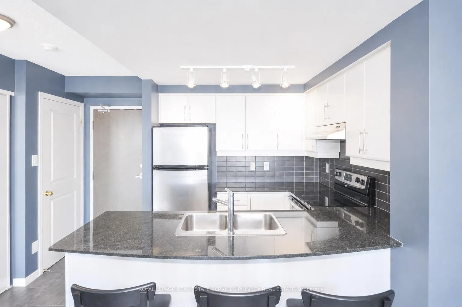 Photo 10 of Unit 2112, 9 George Street N, Brampton, Downtown Brampton — HOMEH