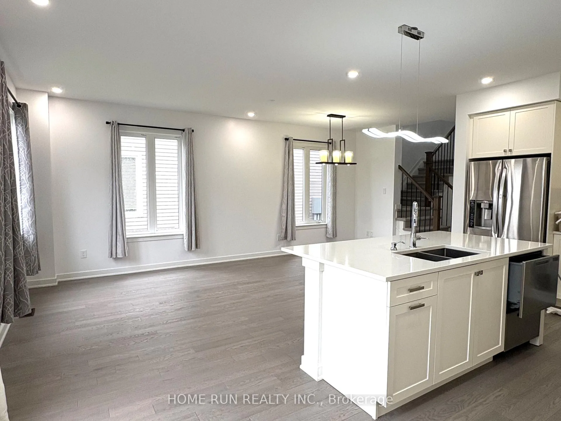 Photo 3 of 360 Melodie Street, Ottawa, Mer Bleue/Bradley Estates/Anderson Park — HOMEH