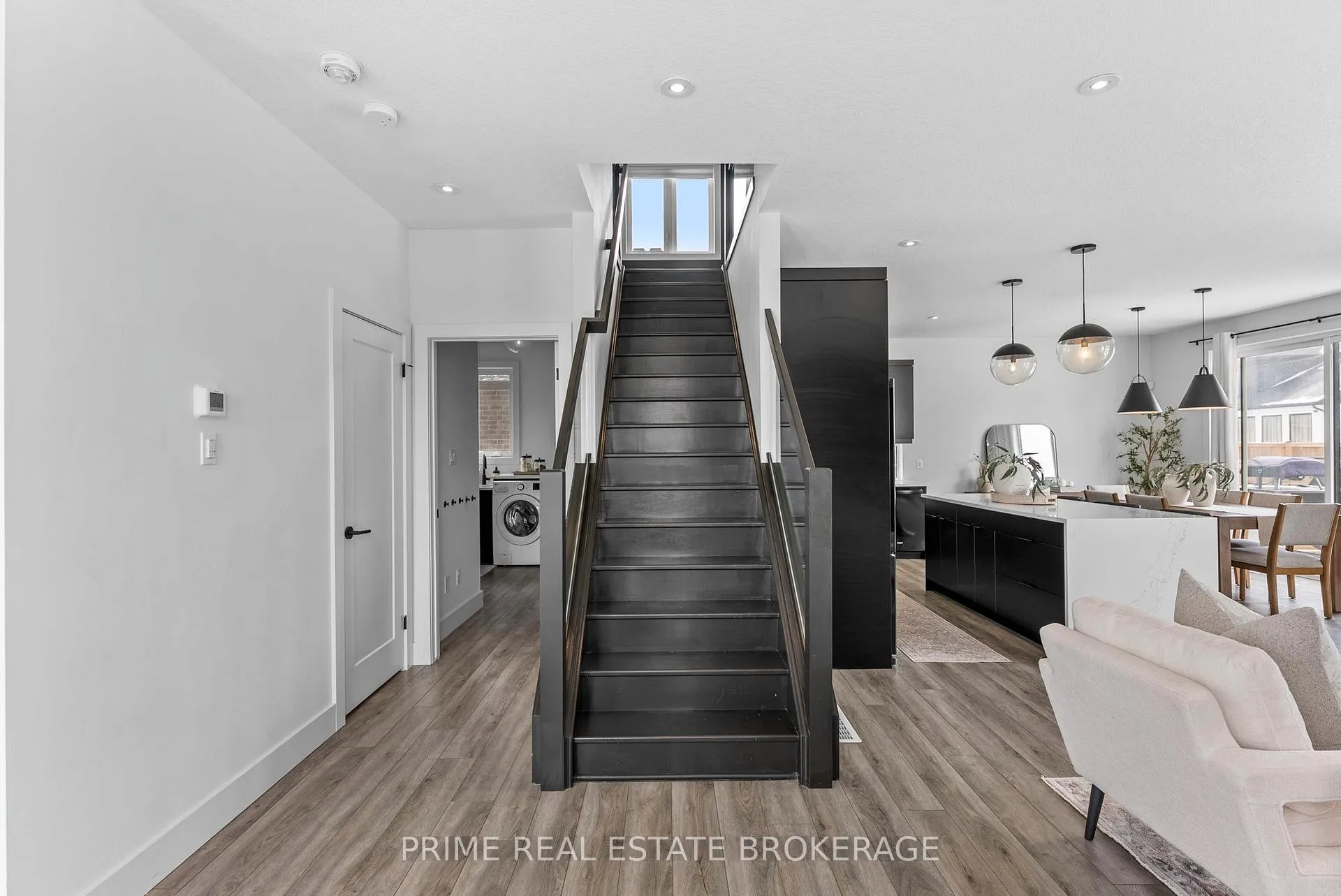 Photo 3 of 1577 Applerock Avenue, London, North S — HOMEH