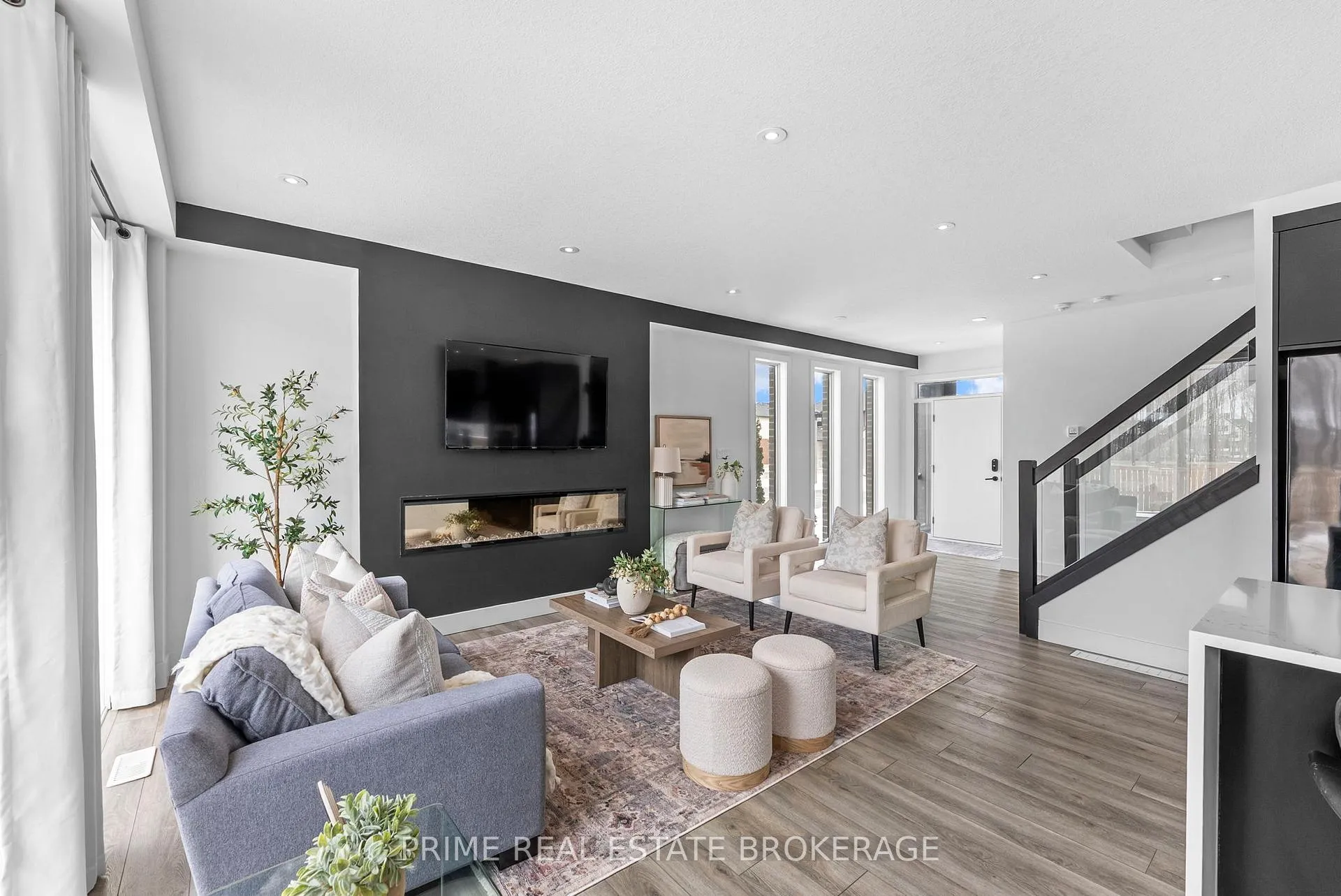 Photo 5 of 1577 Applerock Avenue, London, North S — HOMEH
