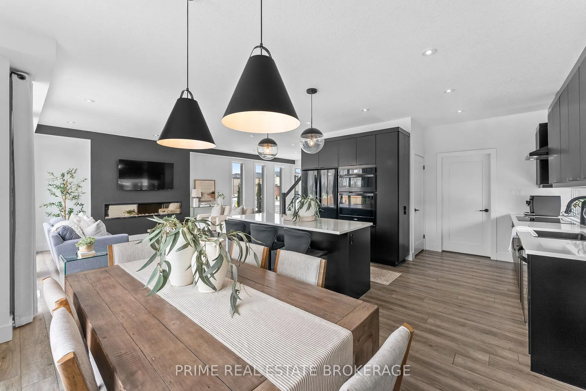 Photo 8 of 1577 Applerock Avenue, London, North S — HOMEH
