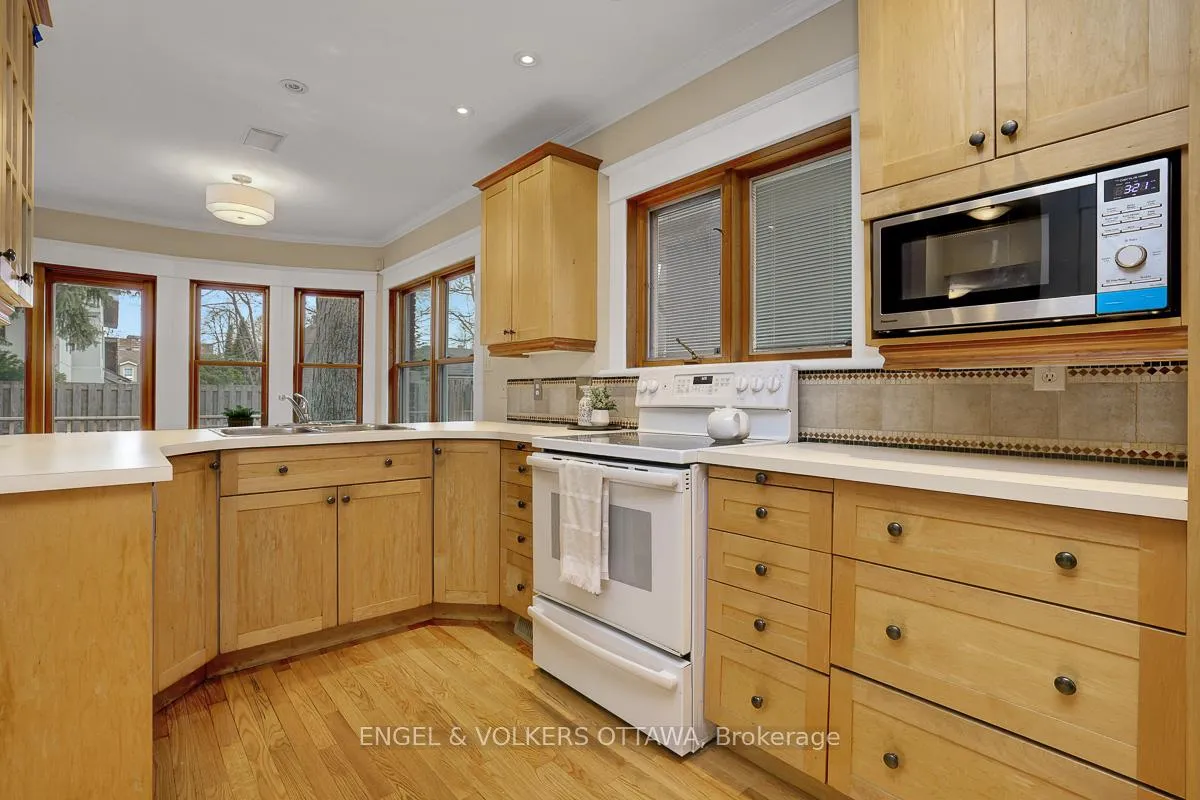 Photo 19 of 77 Helena Street, Ottawa, Ottawa West — HOMEH