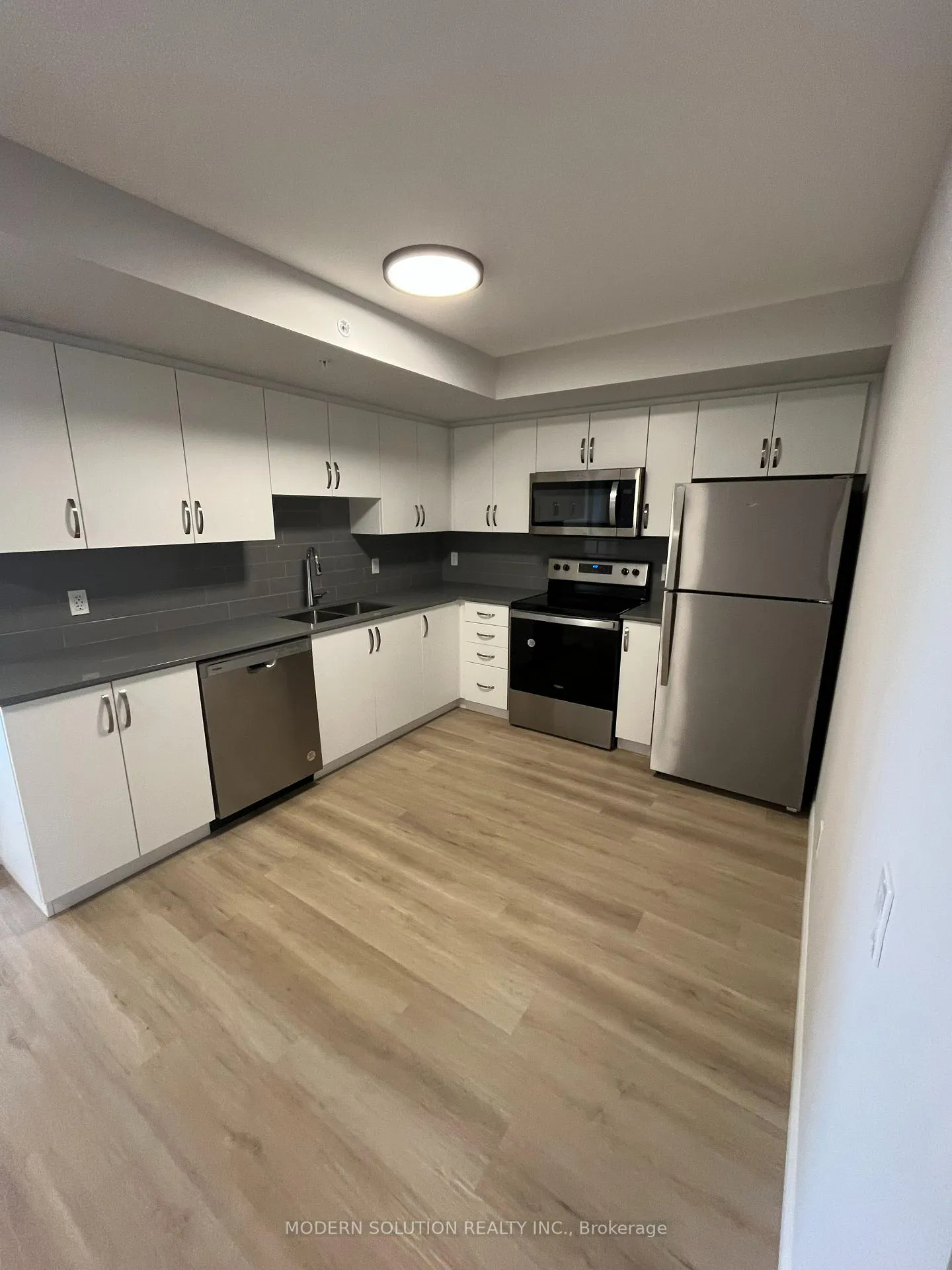 Photo 5 of Unit 807, 425 Watson Parkway N, Guelph, Grange Road — HOMEH