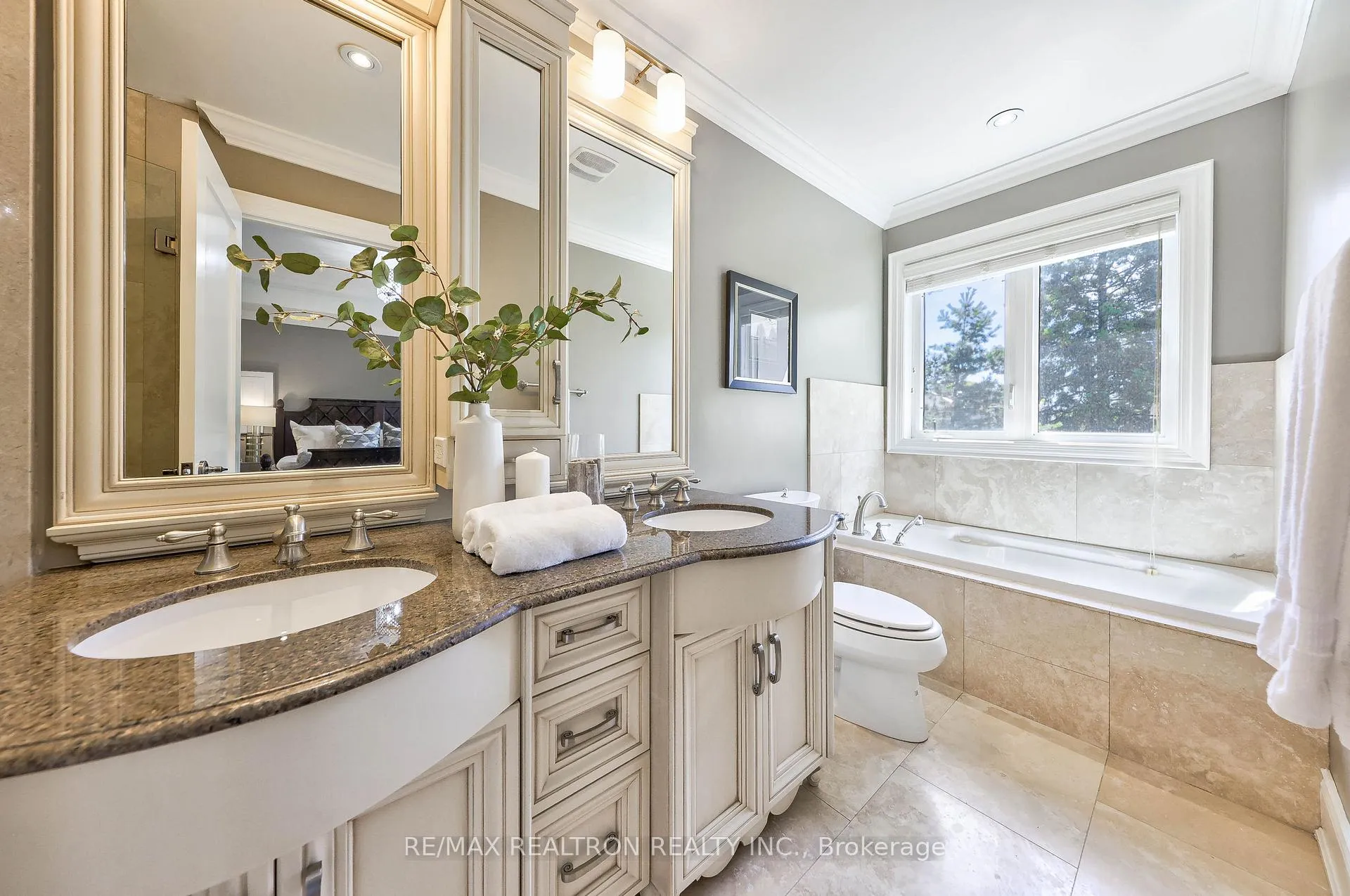 Photo 15 of 195 Douglas Avenue, Toronto, Lawrence Park North — HOMEH
