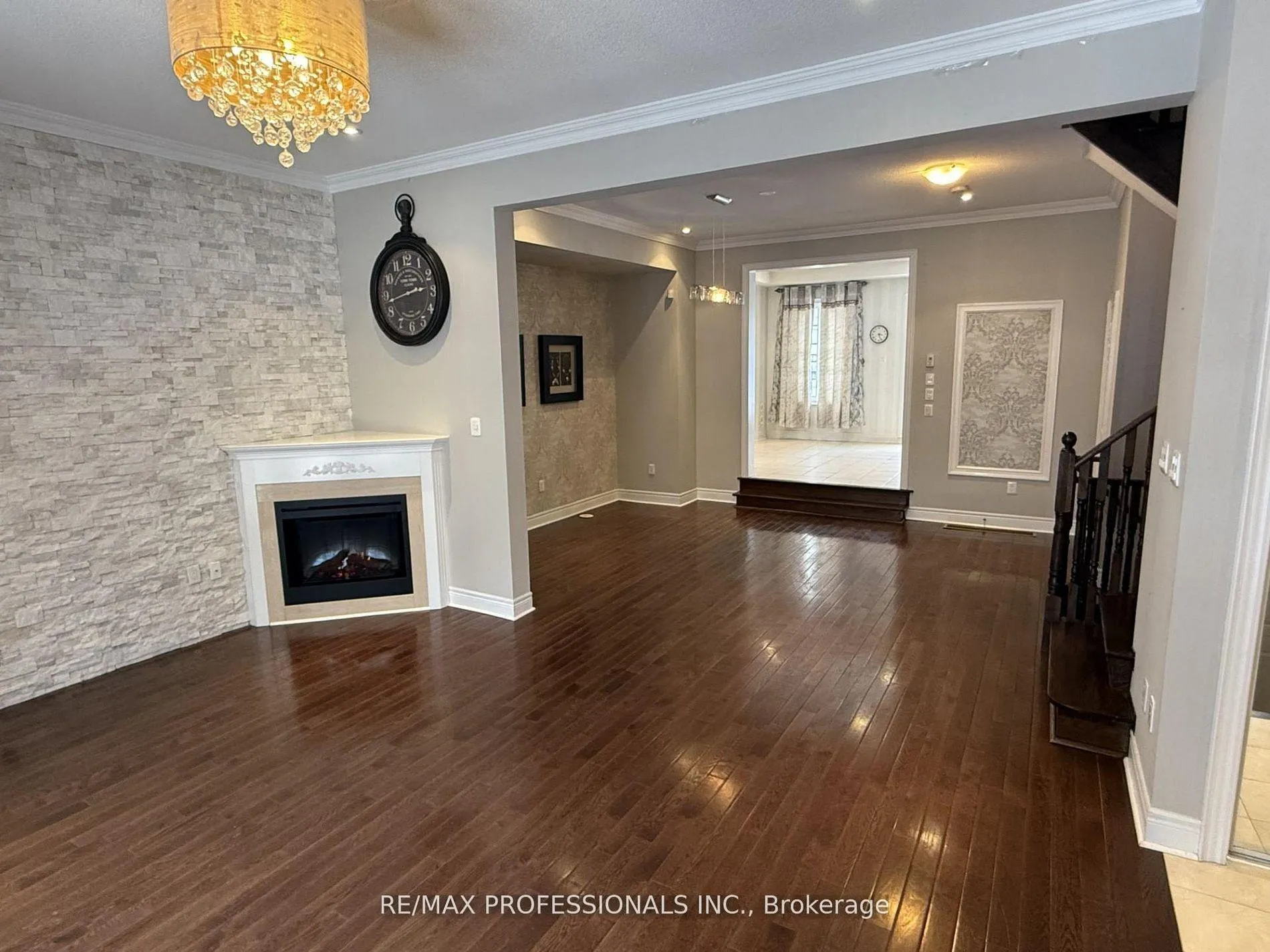 Photo 2 of 72 Upper Duke Crescent, Markham, Unionville — HOMEH
