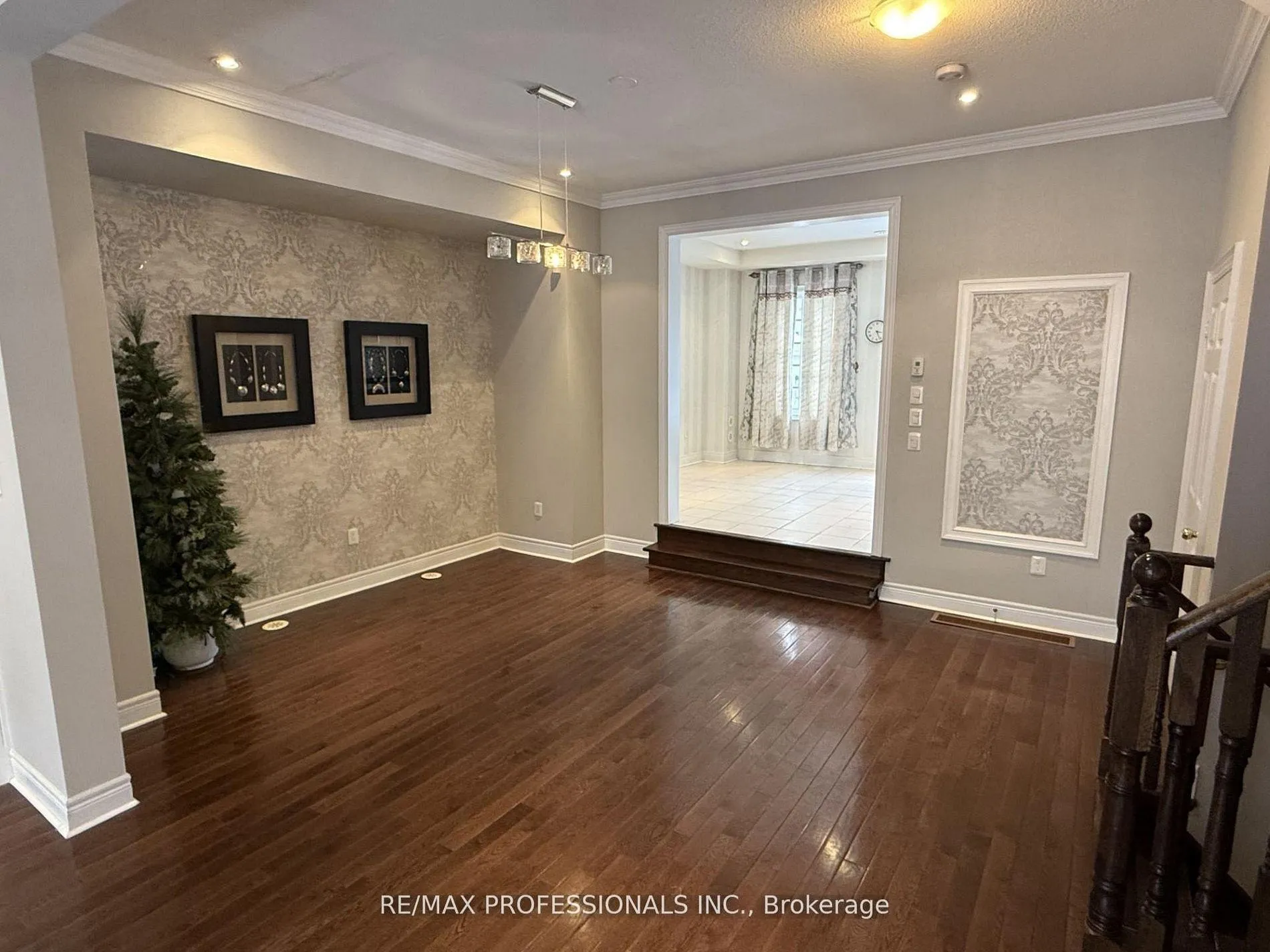 Photo 3 of 72 Upper Duke Crescent, Markham, Unionville — HOMEH