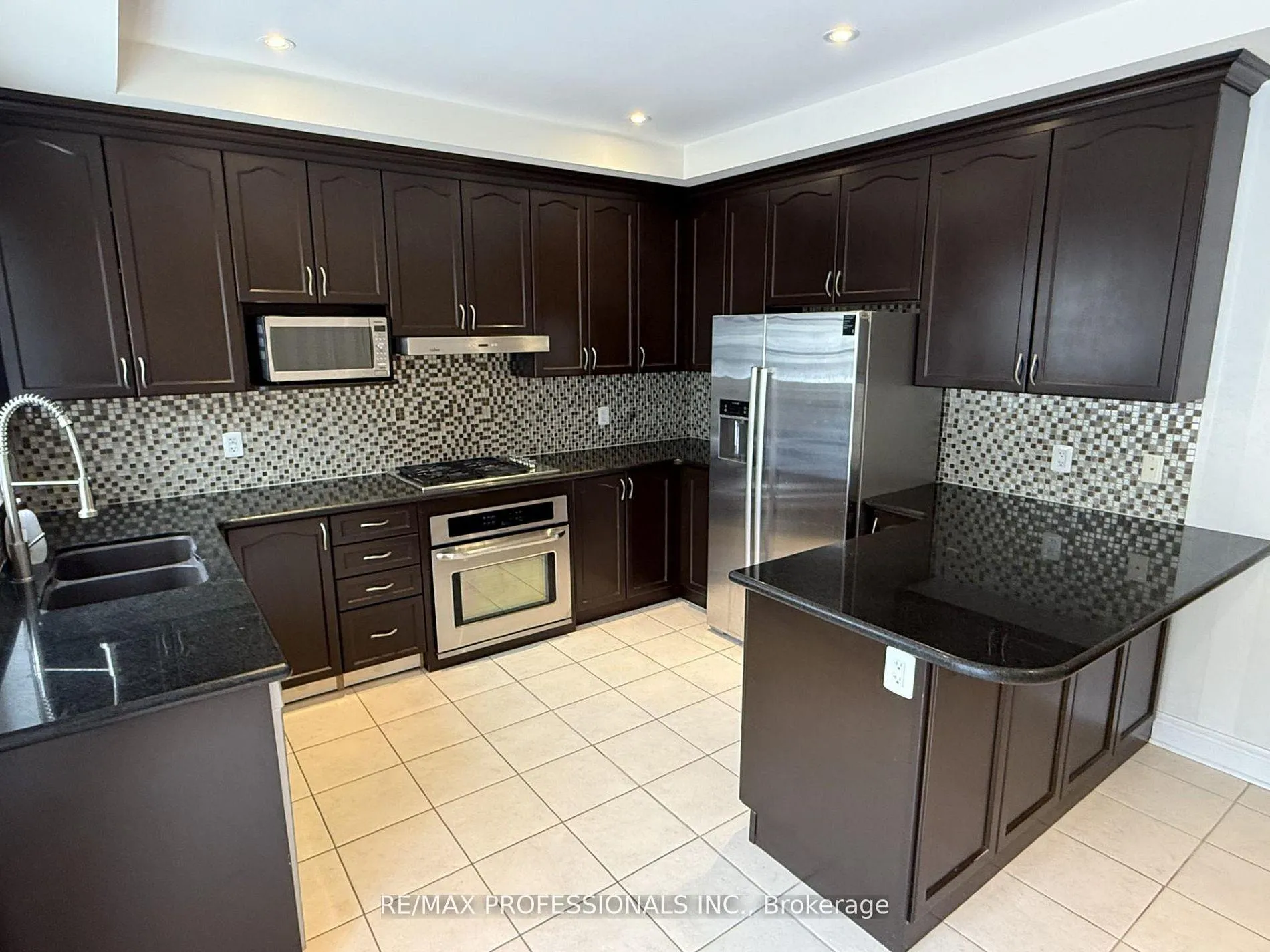 Photo 4 of 72 Upper Duke Crescent, Markham, Unionville — HOMEH