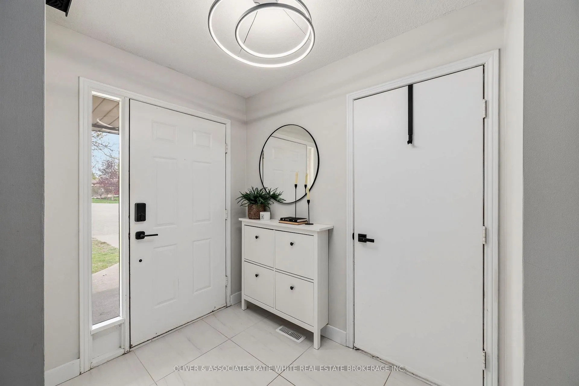 Photo 10 of 277 Astoria Place, London, North K — HOMEH