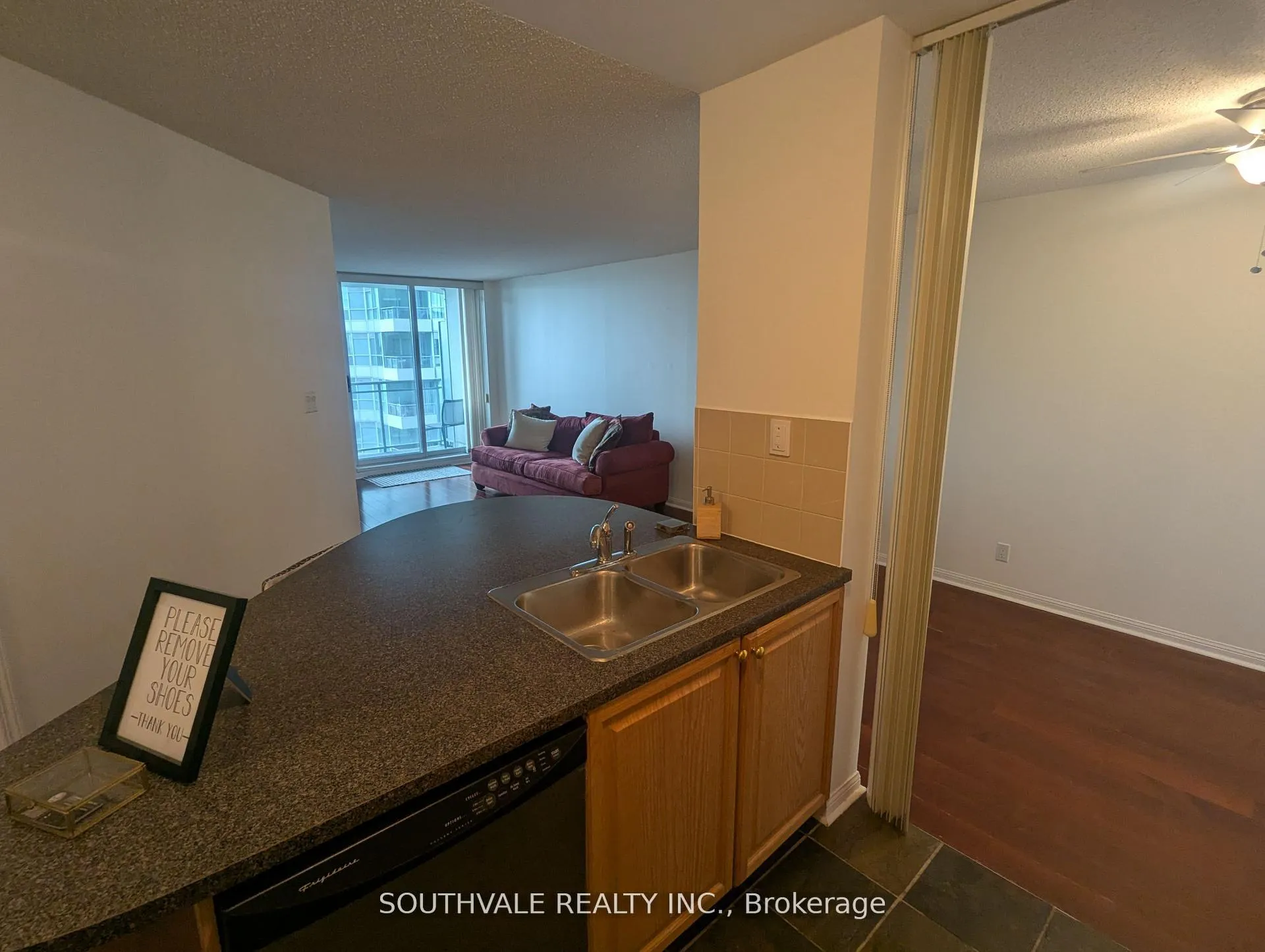 Photo 3 of Unit 612, 228 Queens Quay W, Toronto, Waterfront Communities — HOMEH