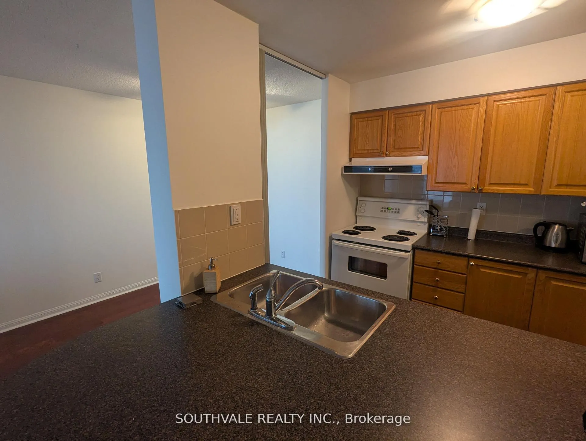 Photo 4 of Unit 612, 228 Queens Quay W, Toronto, Waterfront Communities — HOMEH