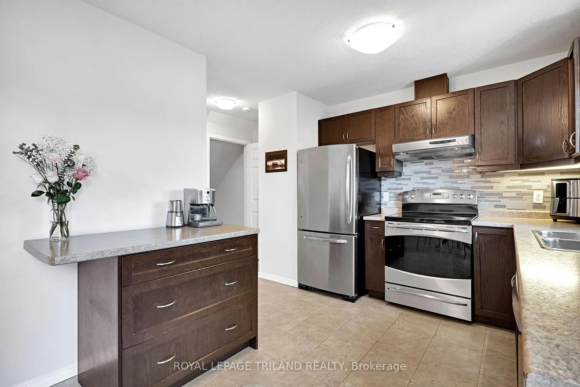 Photo 11 of Unit 41, 2145 North Routledge Park, London, North E — HOMEH