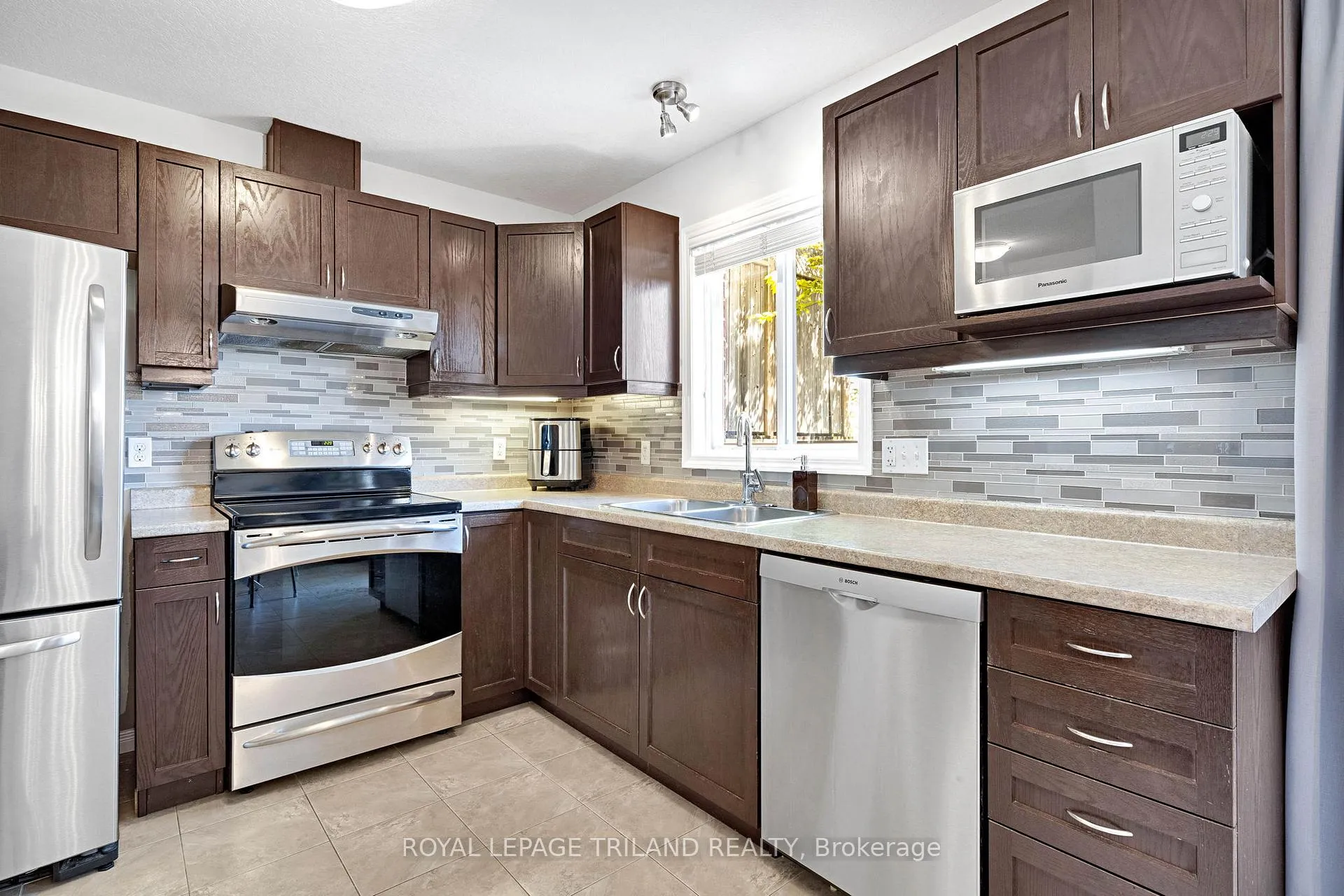 Photo 13 of Unit 41, 2145 North Routledge Park, London, North E — HOMEH