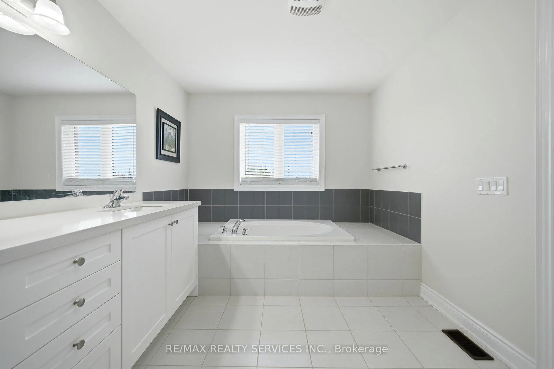 Photo 24 of 152 Newhouse Boulevard, Caledon, Rural Caledon — HOMEH