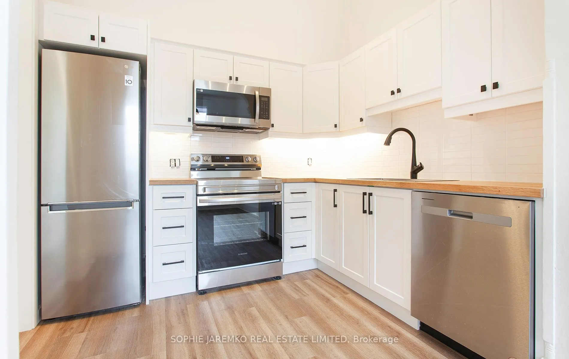 Photo 3 of Unit Front, 2100 Dundas Street W, Toronto, Roncesvalles — HOMEH