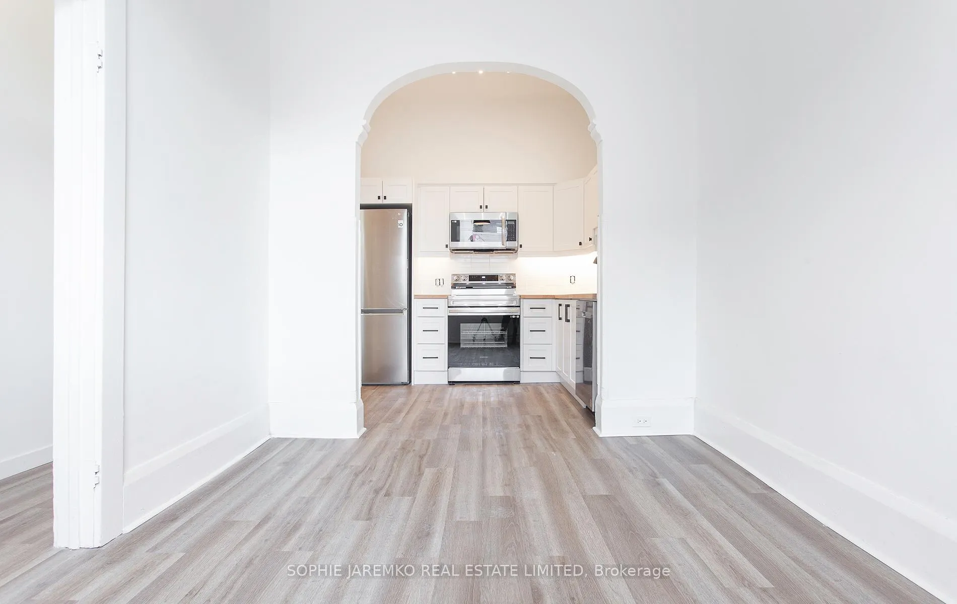 Photo 5 of Unit Front, 2100 Dundas Street W, Toronto, Roncesvalles — HOMEH