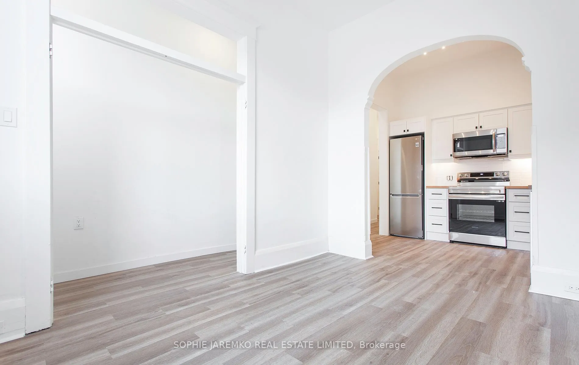 Photo 7 of Unit Front, 2100 Dundas Street W, Toronto, Roncesvalles — HOMEH