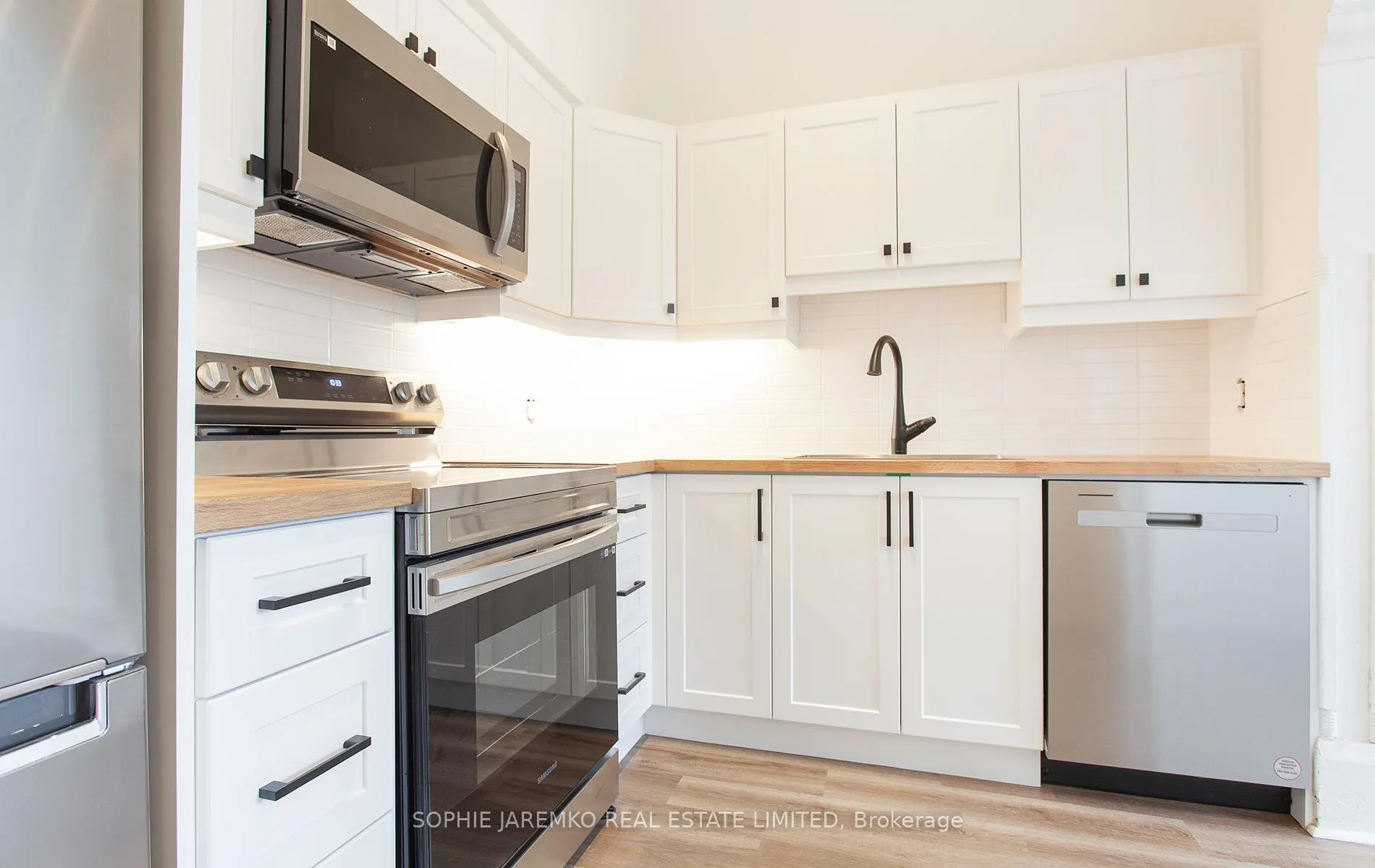 Photo 8 of Unit Front, 2100 Dundas Street W, Toronto, Roncesvalles — HOMEH