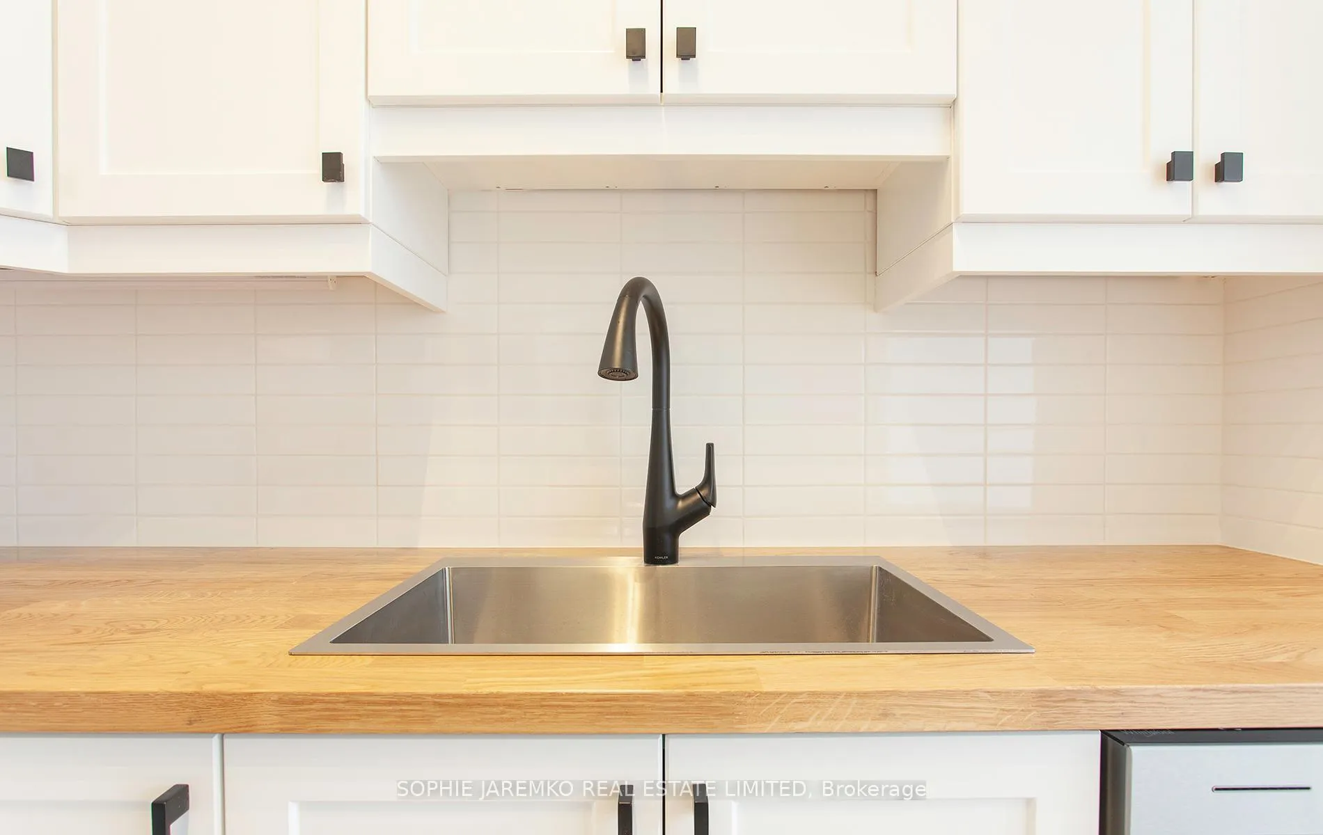 Photo 9 of Unit Front, 2100 Dundas Street W, Toronto, Roncesvalles — HOMEH