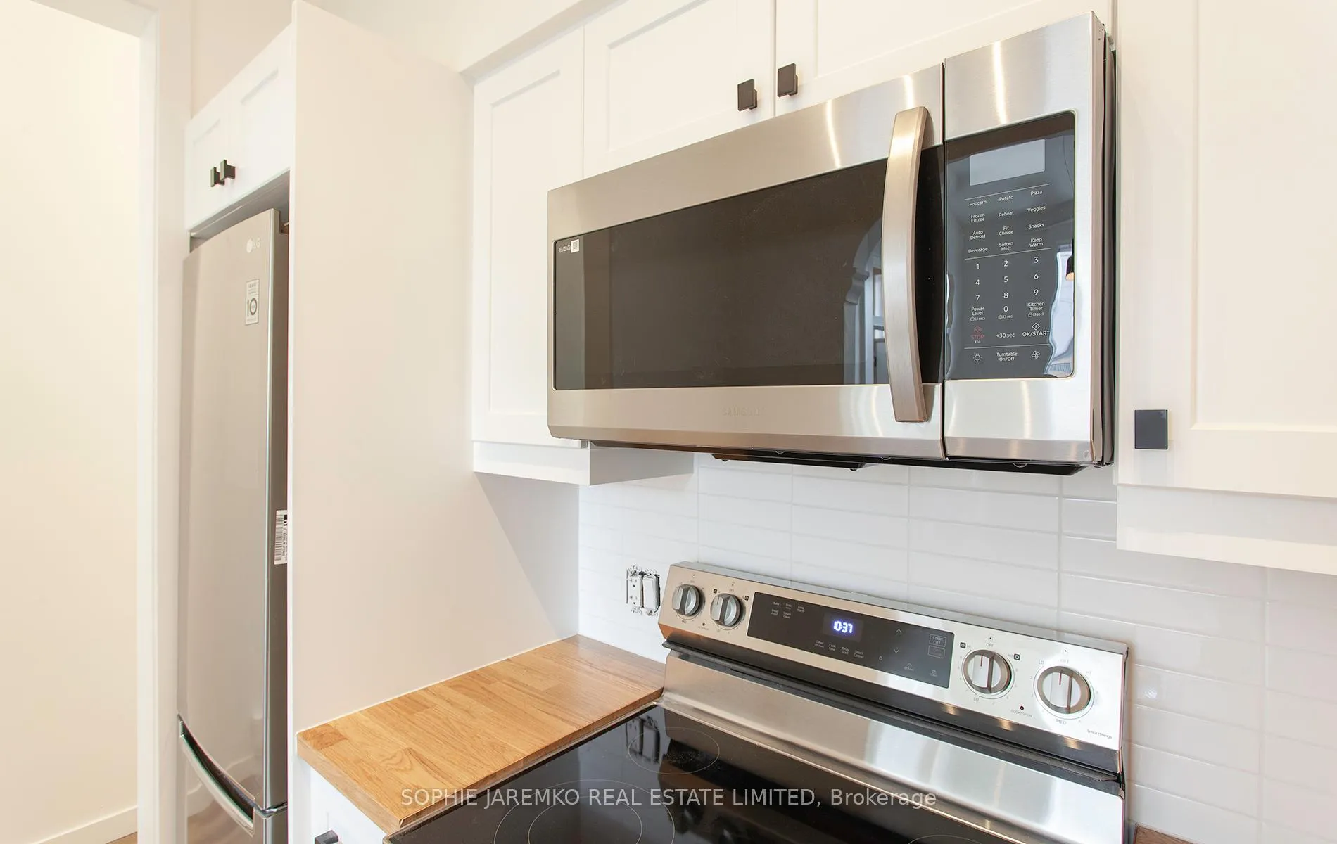 Photo 10 of Unit Front, 2100 Dundas Street W, Toronto, Roncesvalles — HOMEH