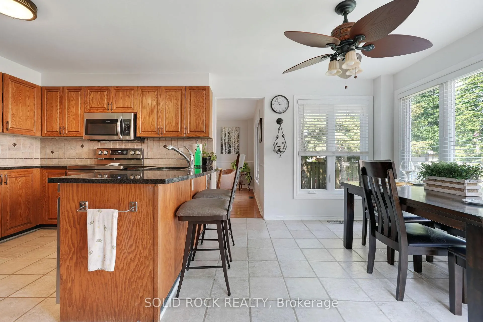 Photo 12 of 41 Framingham Crescent, Ottawa, Barrhaven - Cedargrove/Fraserdale — HOMEH