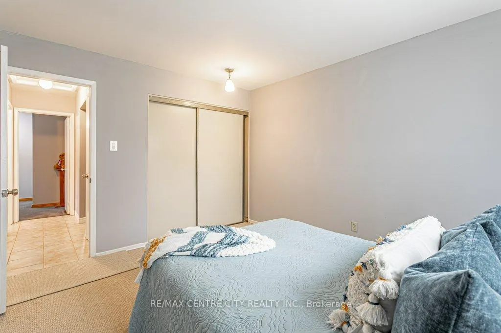Photo 16 of 11 Pauline Crescent, London, South X — HOMEH