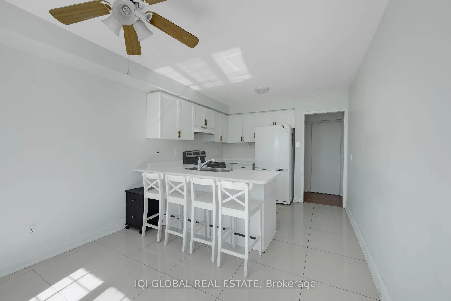 Photo 4 of Unit 139, 2 Sir Lou Drive, Brampton, Fletcher's Creek South — HOMEH
