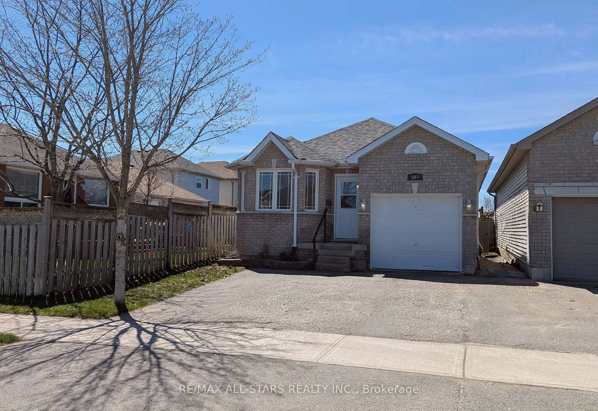 Photo 2 of 507 Clancy Crescent, Peterborough, Otonabee Ward 1 — HOMEH