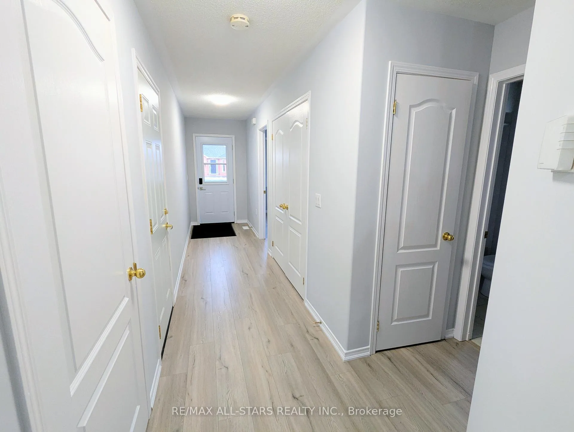 Photo 3 of 507 Clancy Crescent, Peterborough, Otonabee Ward 1 — HOMEH