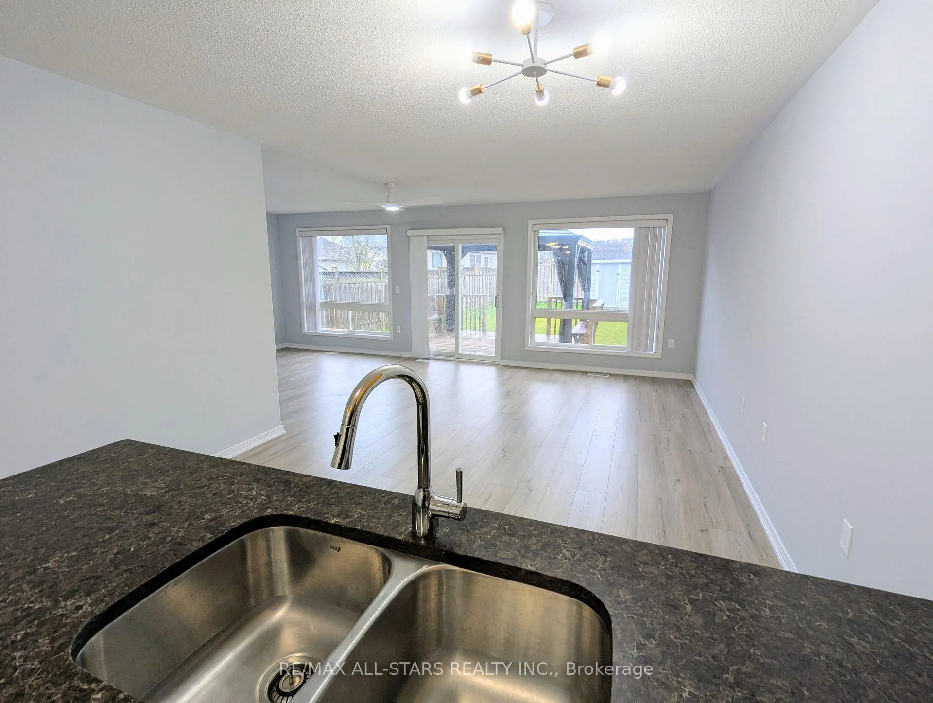 Photo 7 of 507 Clancy Crescent, Peterborough, Otonabee Ward 1 — HOMEH