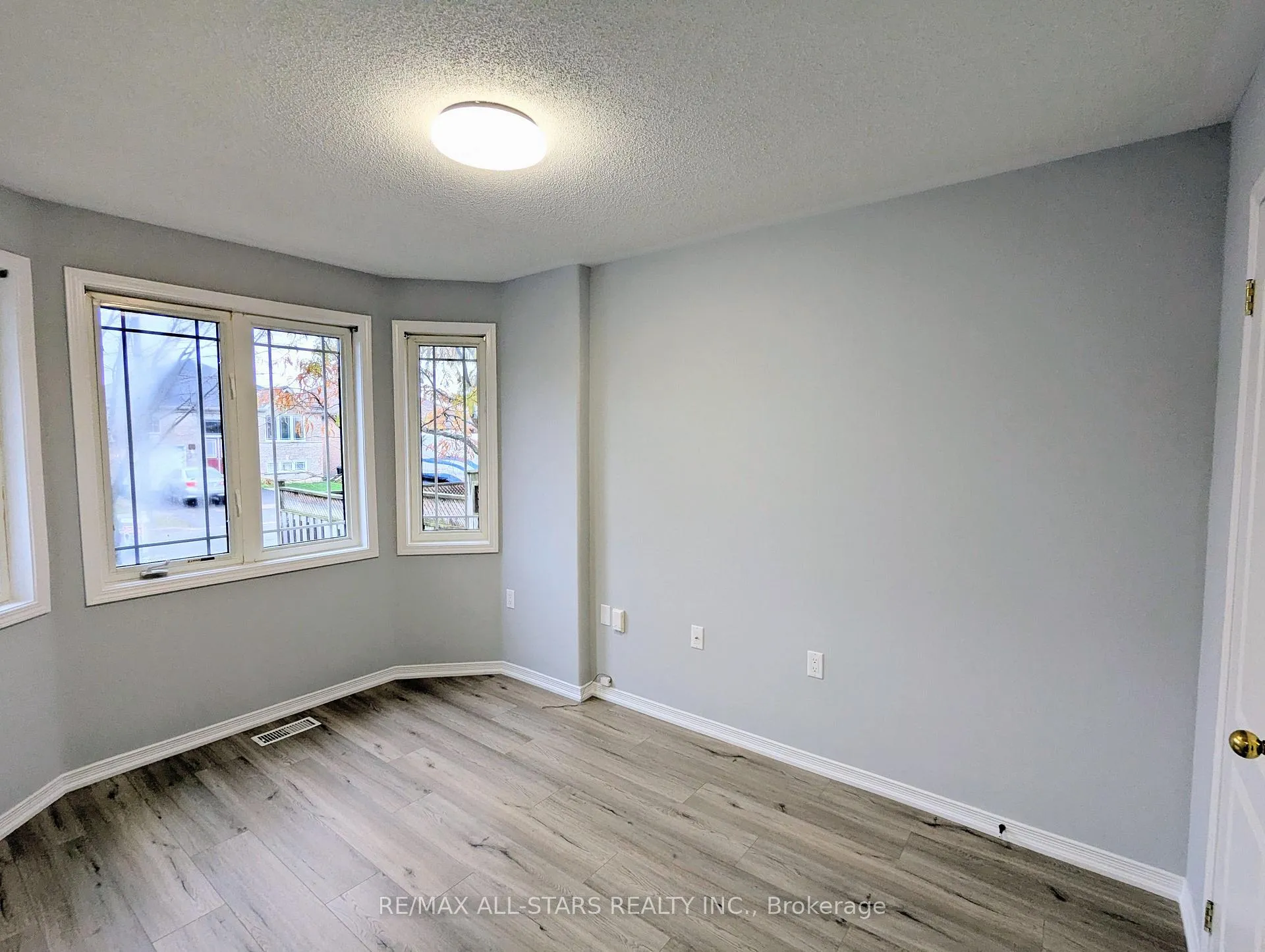 Photo 10 of 507 Clancy Crescent, Peterborough, Otonabee Ward 1 — HOMEH