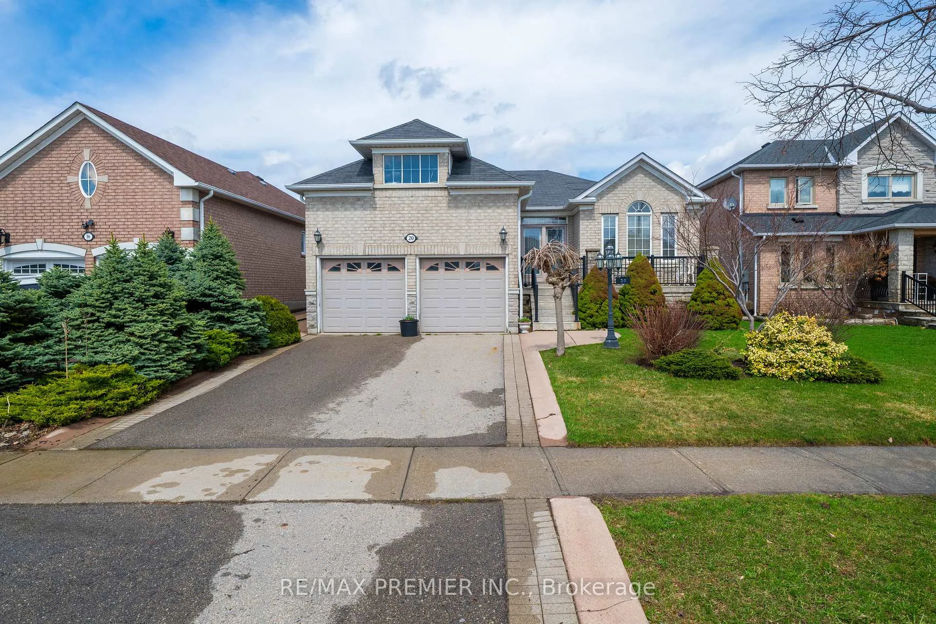 Photo 1 of 20 Drummond Drive, Vaughan, Maple — HOMEH
