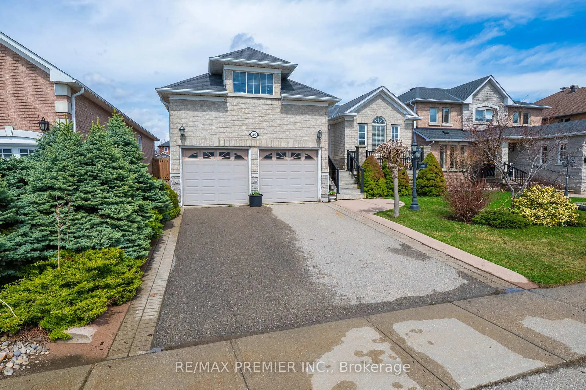 Photo 2 of 20 Drummond Drive, Vaughan, Maple — HOMEH