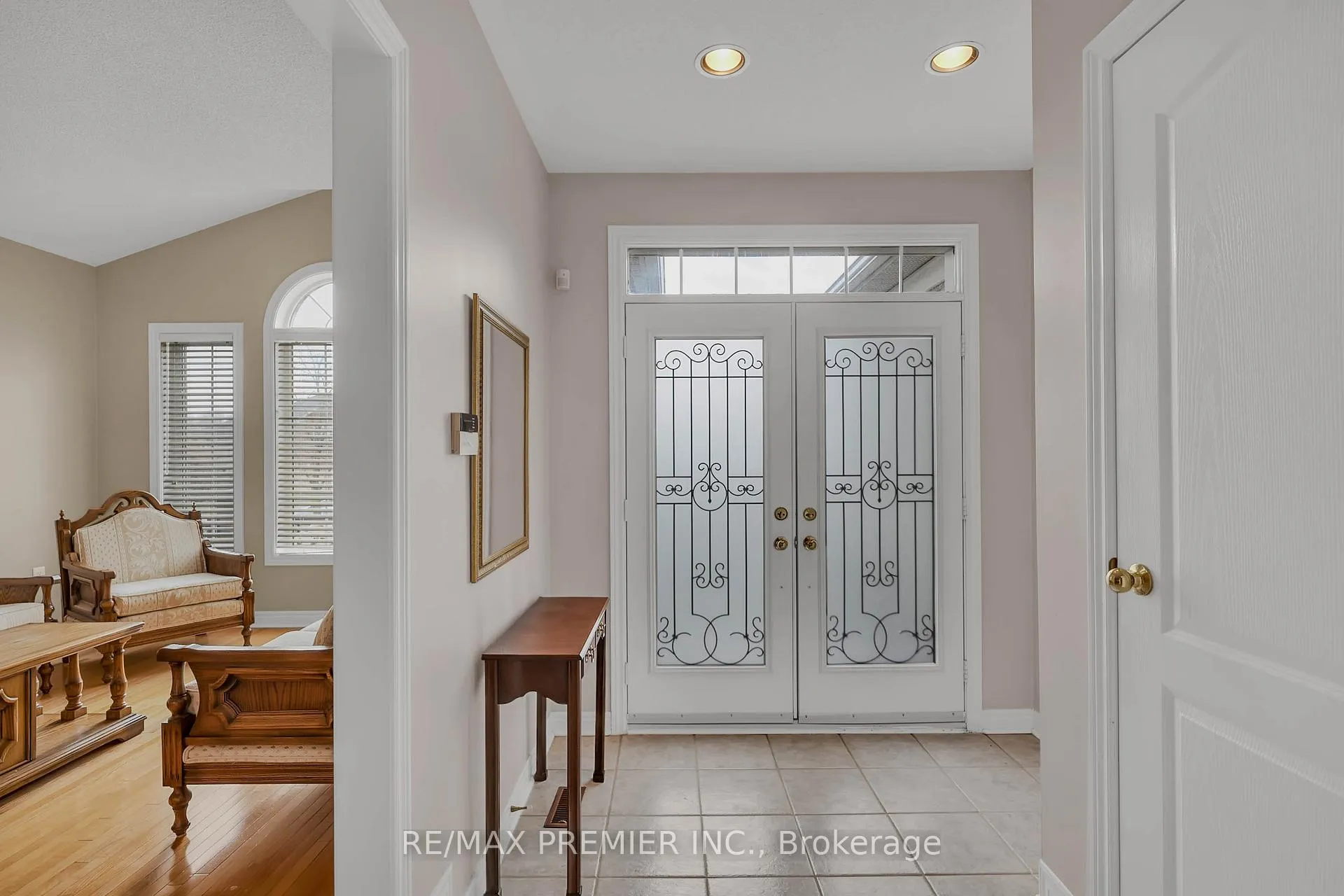 Photo 4 of 20 Drummond Drive, Vaughan, Maple — HOMEH