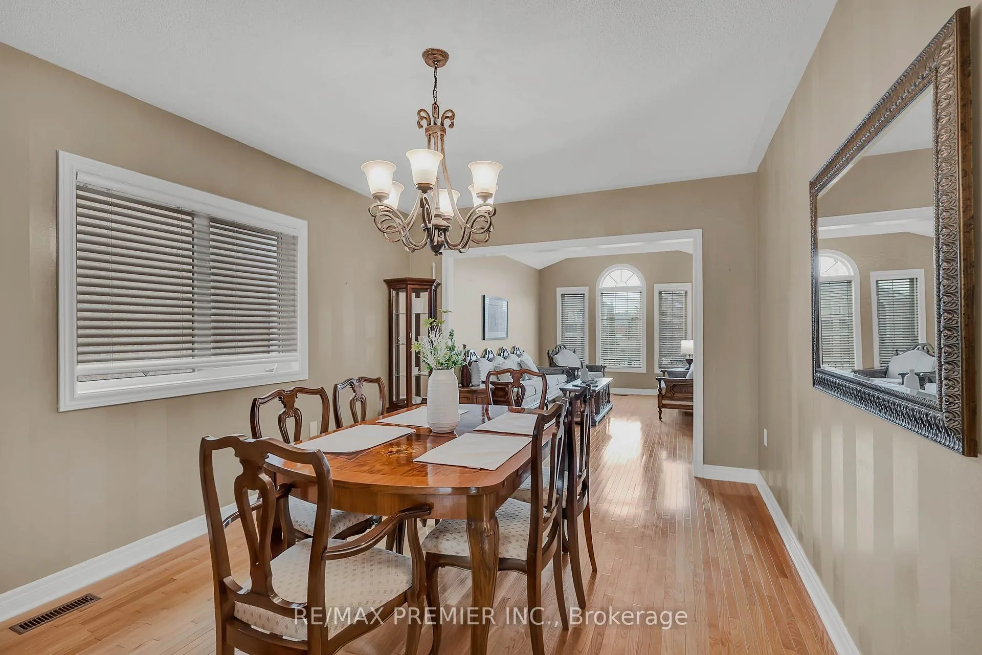 Photo 8 of 20 Drummond Drive, Vaughan, Maple — HOMEH
