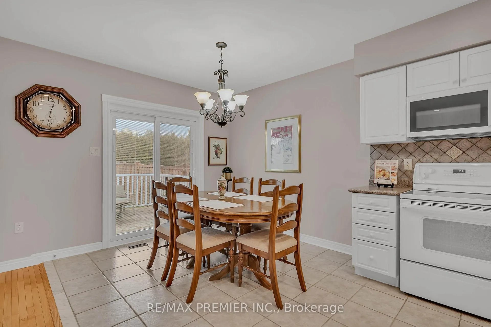 Photo 9 of 20 Drummond Drive, Vaughan, Maple — HOMEH