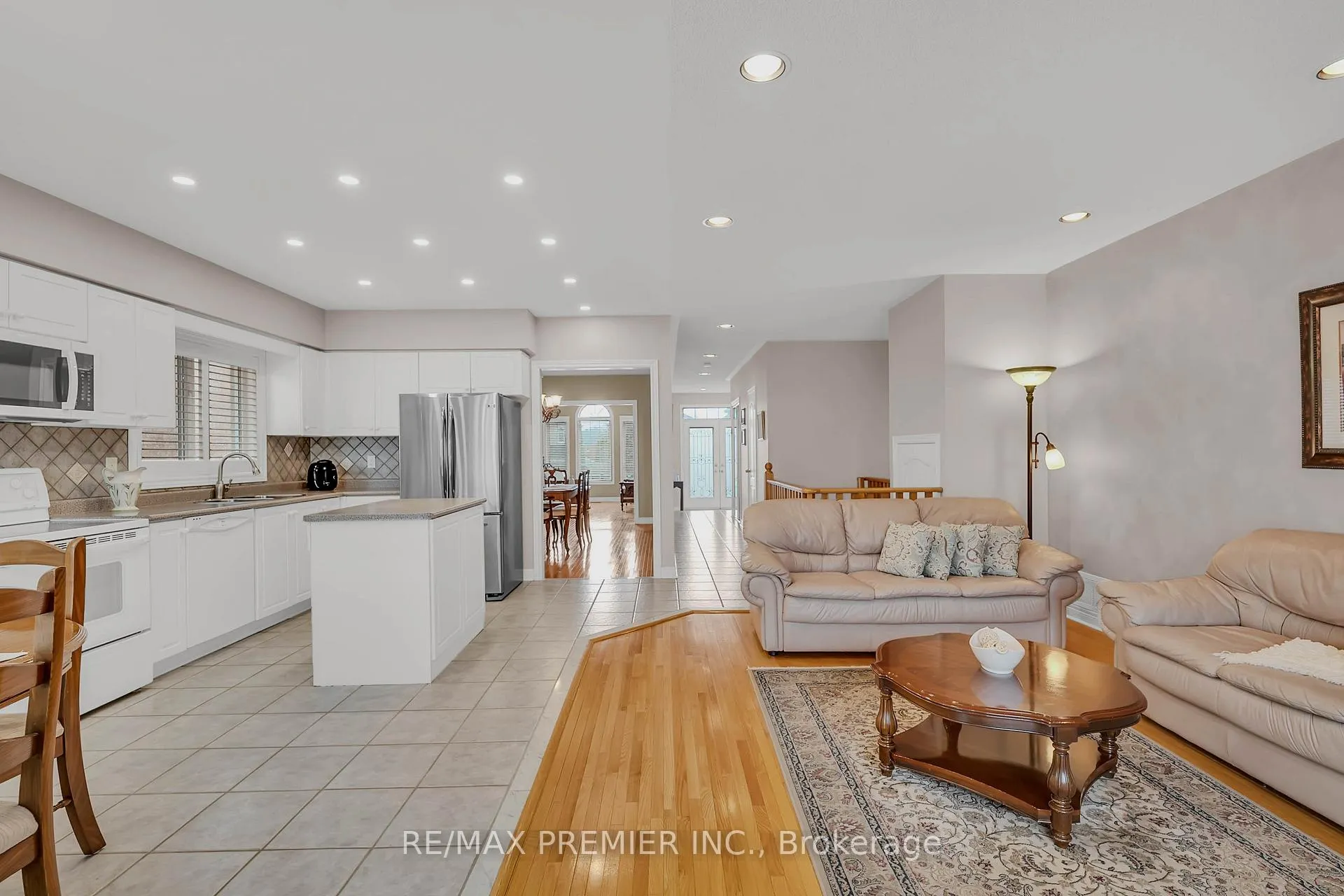 Photo 10 of 20 Drummond Drive, Vaughan, Maple — HOMEH