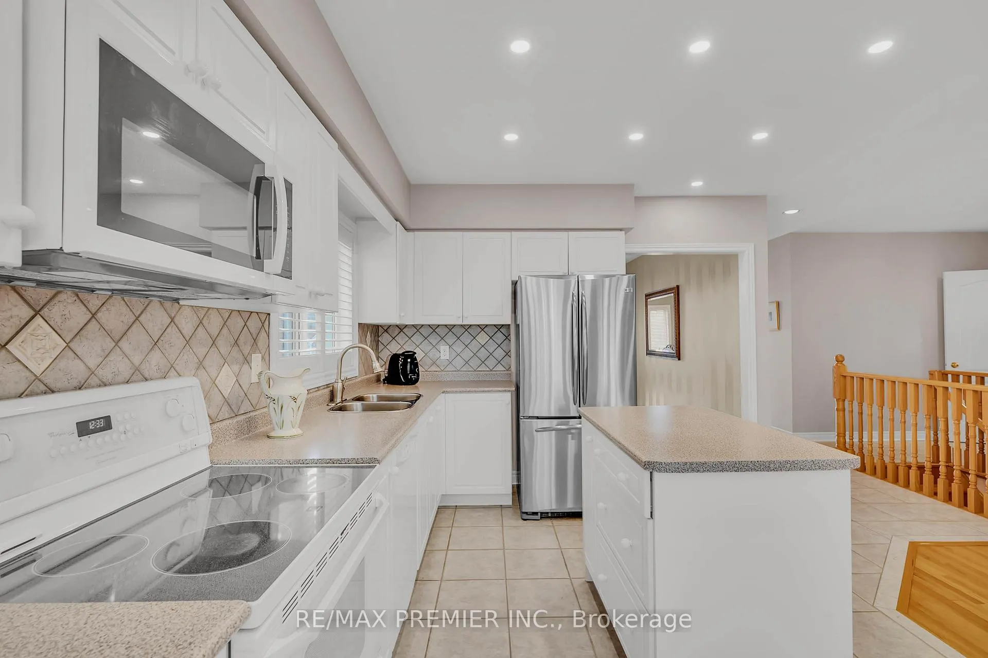 Photo 13 of 20 Drummond Drive, Vaughan, Maple — HOMEH