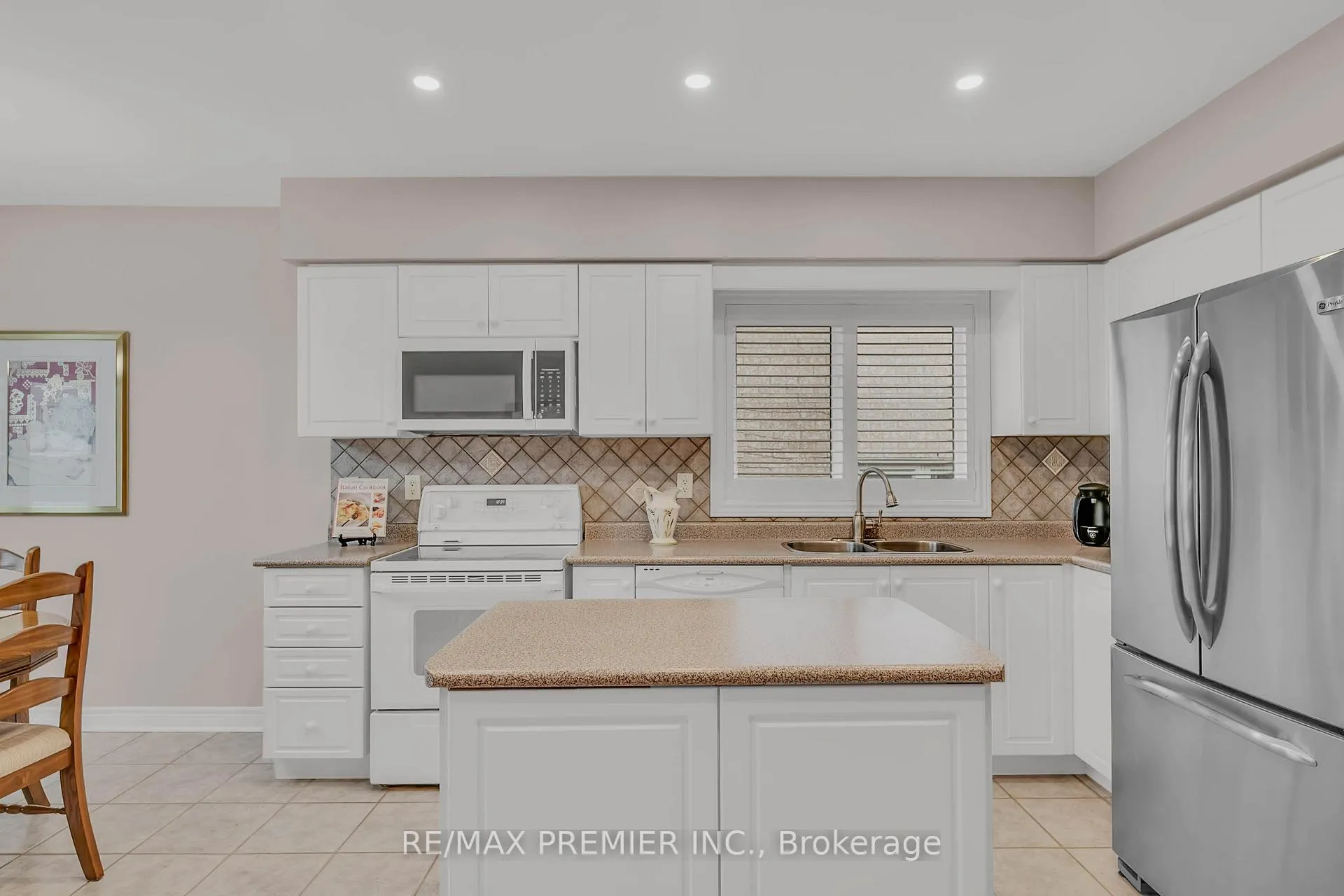 Photo 14 of 20 Drummond Drive, Vaughan, Maple — HOMEH