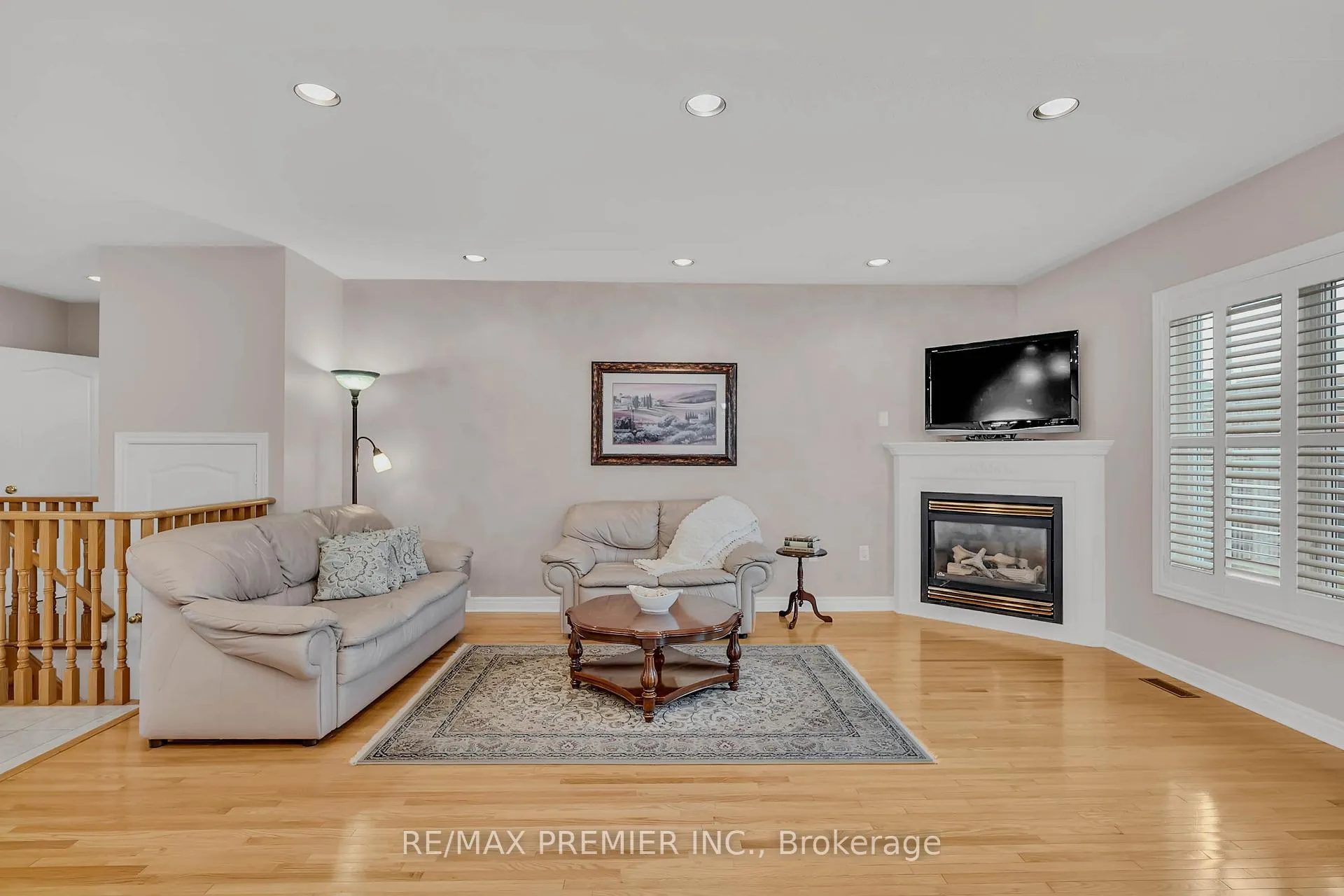 Photo 16 of 20 Drummond Drive, Vaughan, Maple — HOMEH