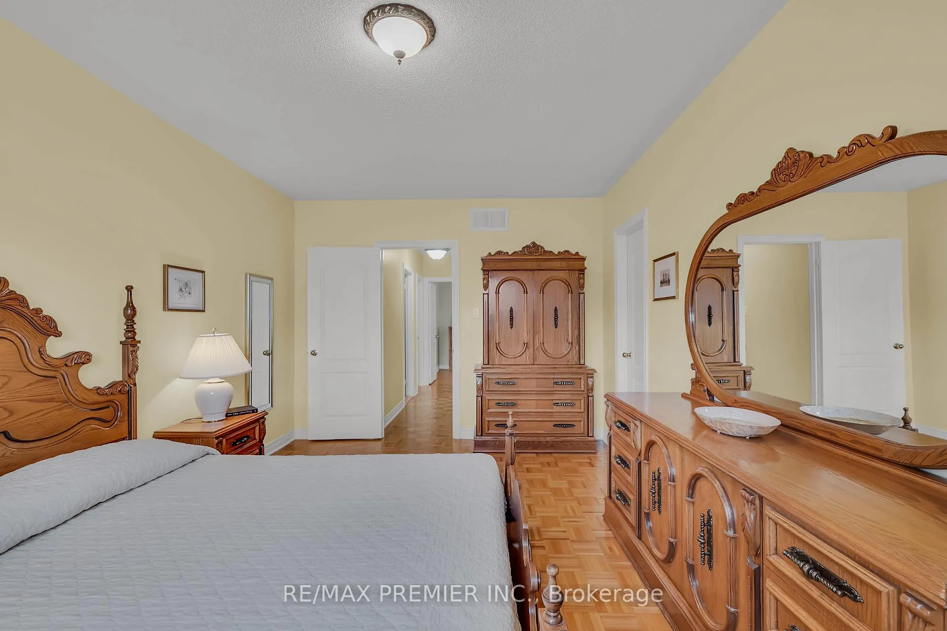 Photo 18 of 20 Drummond Drive, Vaughan, Maple — HOMEH